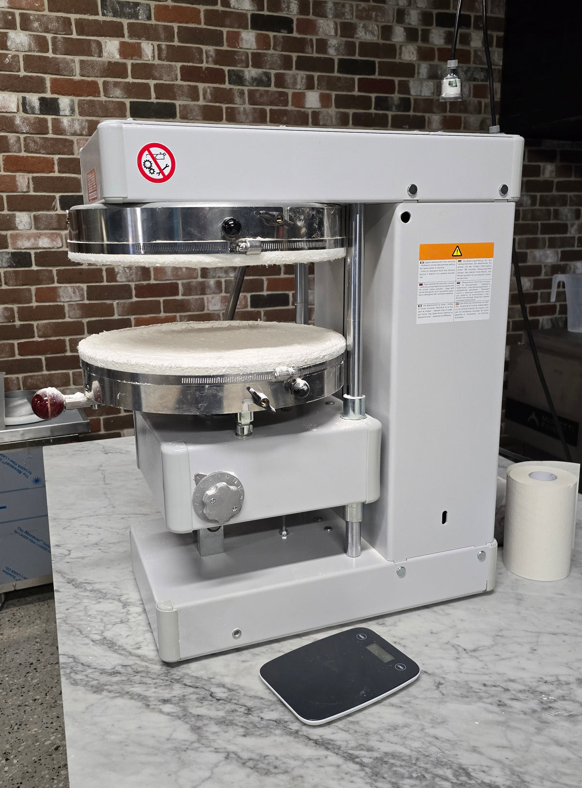 Sigma Sprizza Manual Pizza Cold Press Machine - Up to 500 pizza/hr - SPZ50