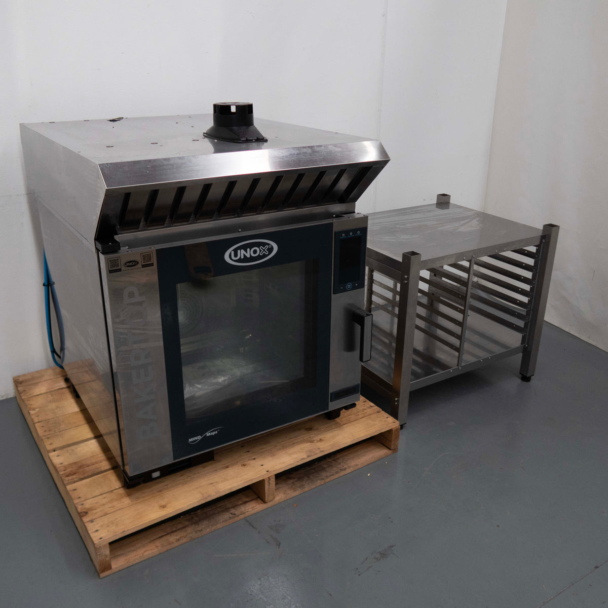 Unox XEBC-06EU-EPRM Combi Oven With Stand and Exhaust Hood - 800505