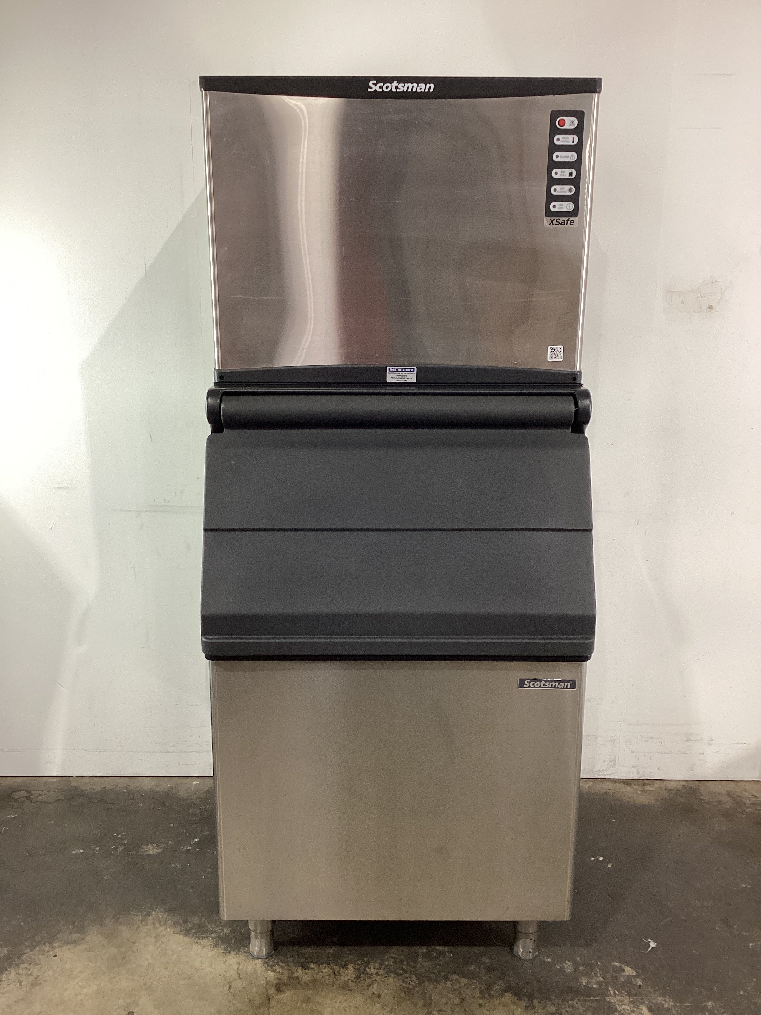 Scotsman NWH457AS 230/50/1 OX Ice Machine + NB 530 Storage Bin - 833914