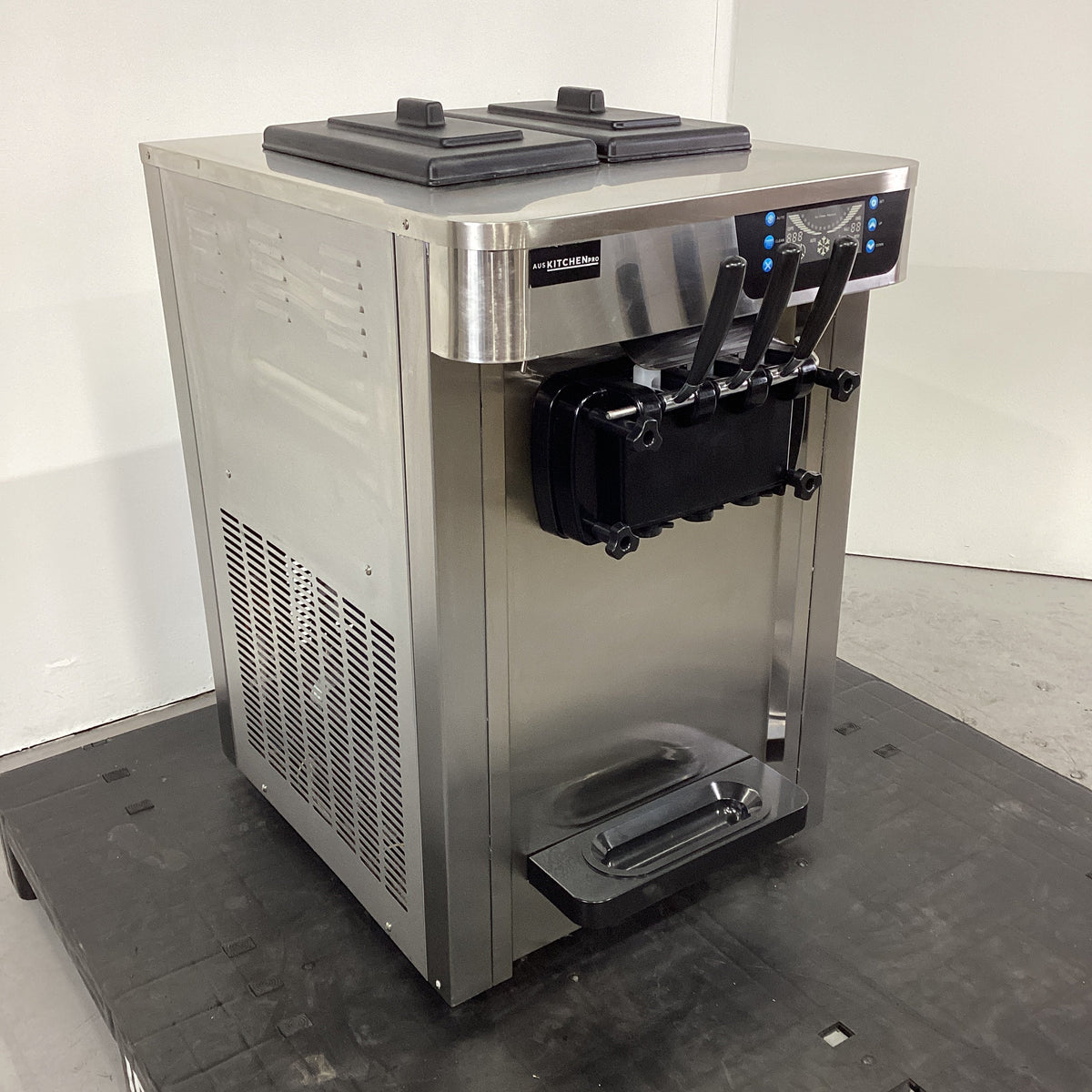 Aus Kitchen Pro AUSKPSS22AB Soft Serve Ice Cream Machine - 865535