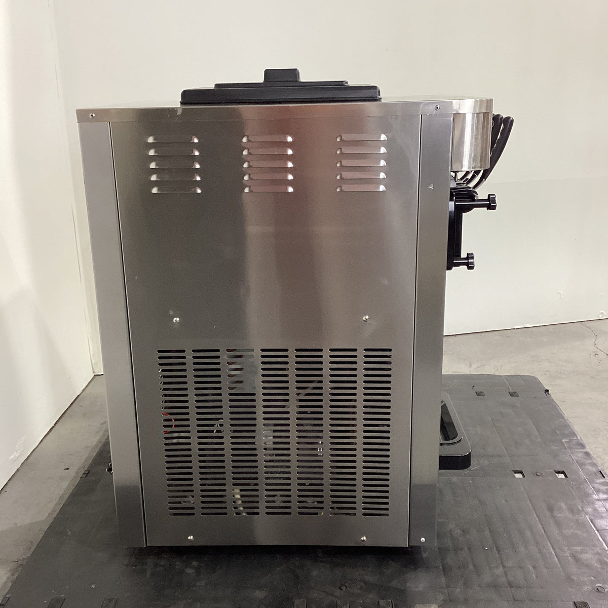 Aus Kitchen Pro AUSKPSS22AB Soft Serve Ice Cream Machine - 865535