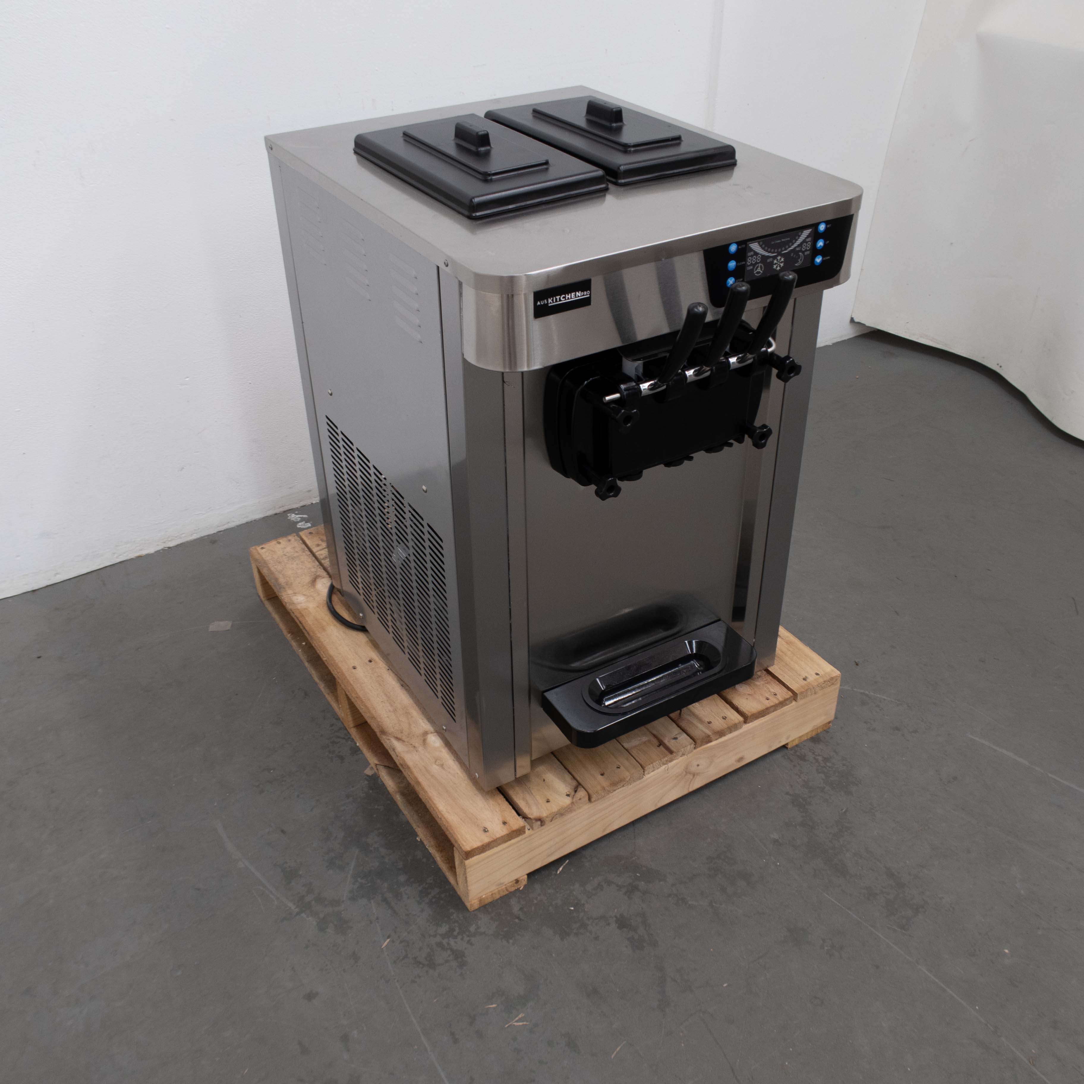 Aus Kitchen Pro AUSKPSS22AB Soft Serve Ice Cream Machine - 868893
