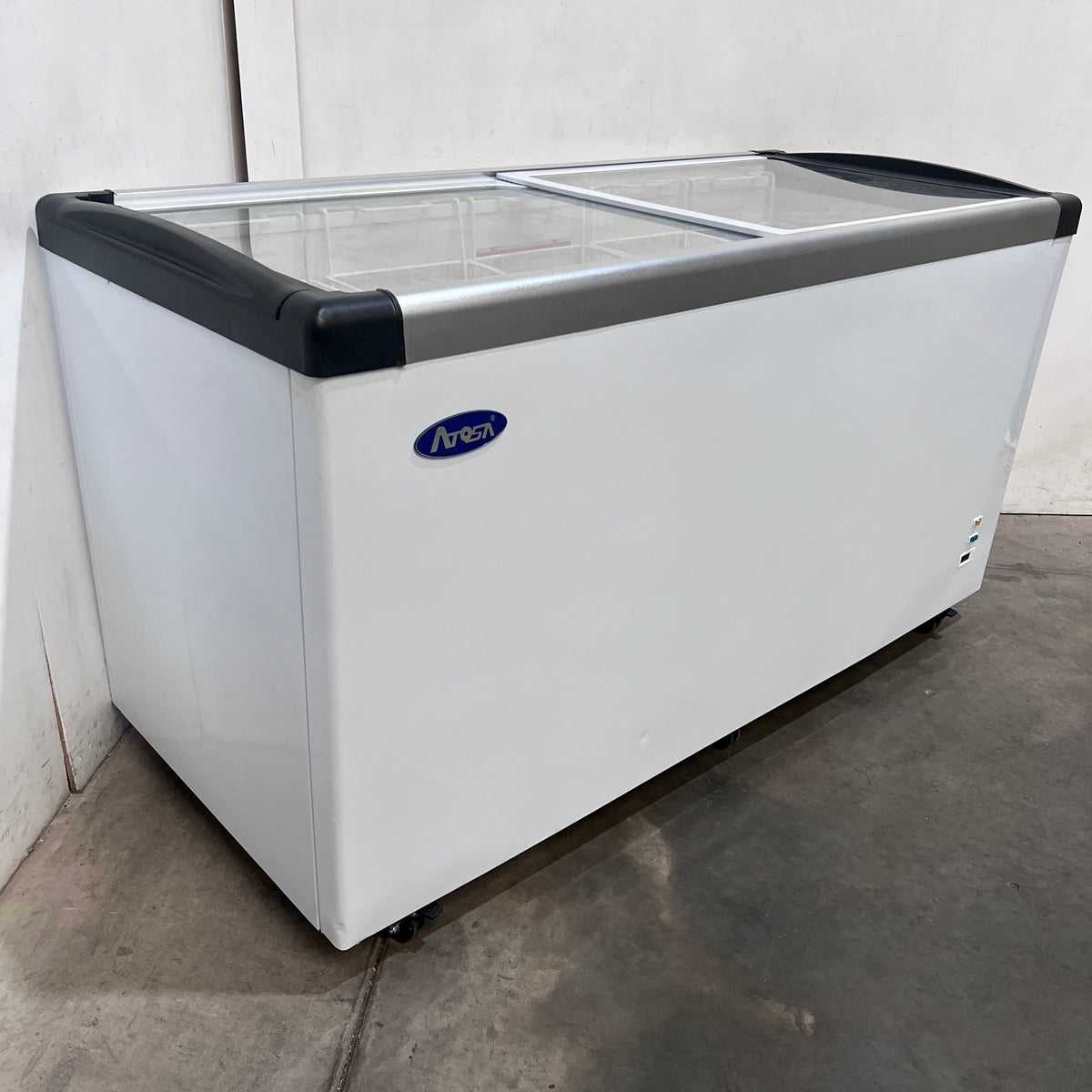 Atosa SD-520P Flat Glass Top Chest Freezer - 871694