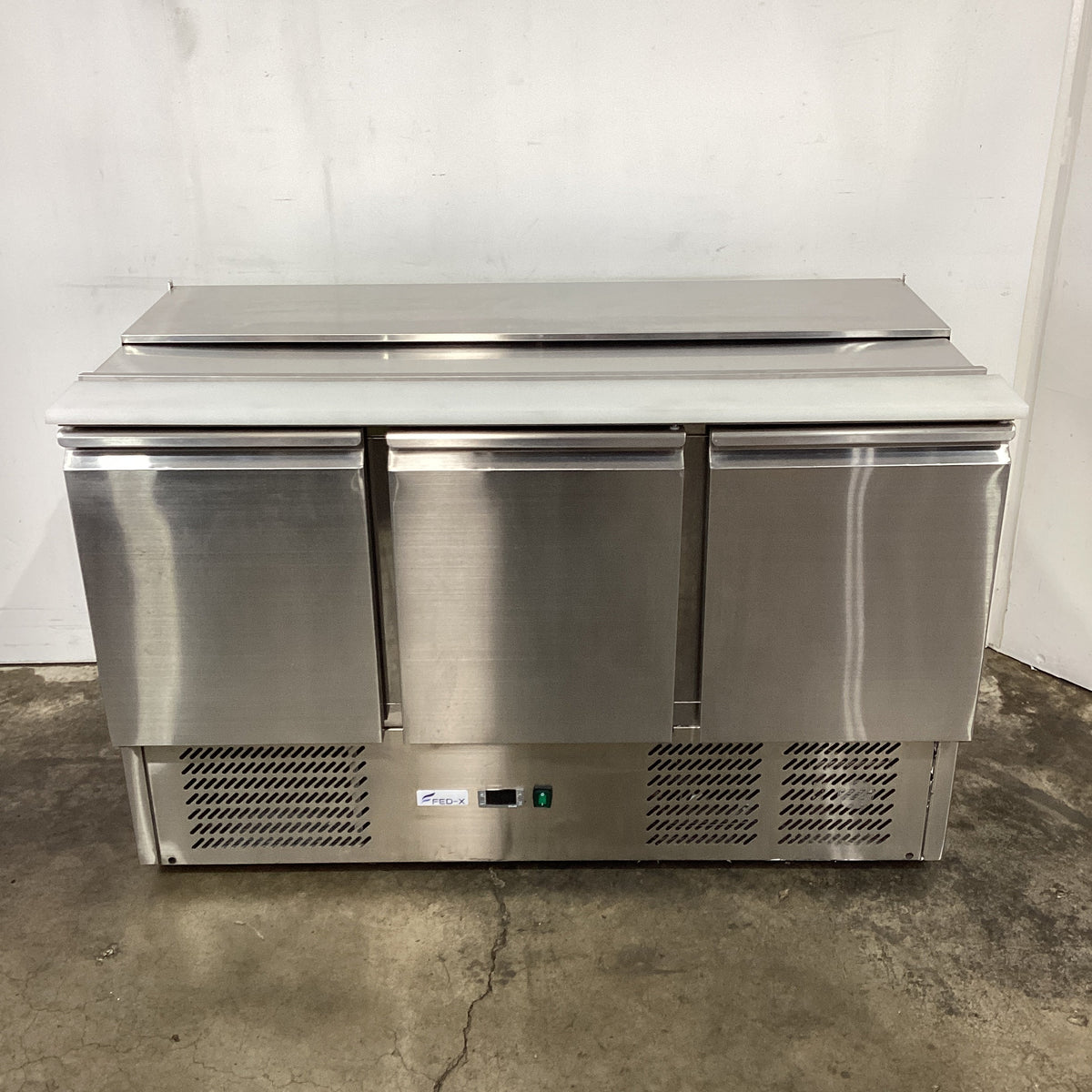 FED-X XGNS1300S Salad Prep Fridge - 886756