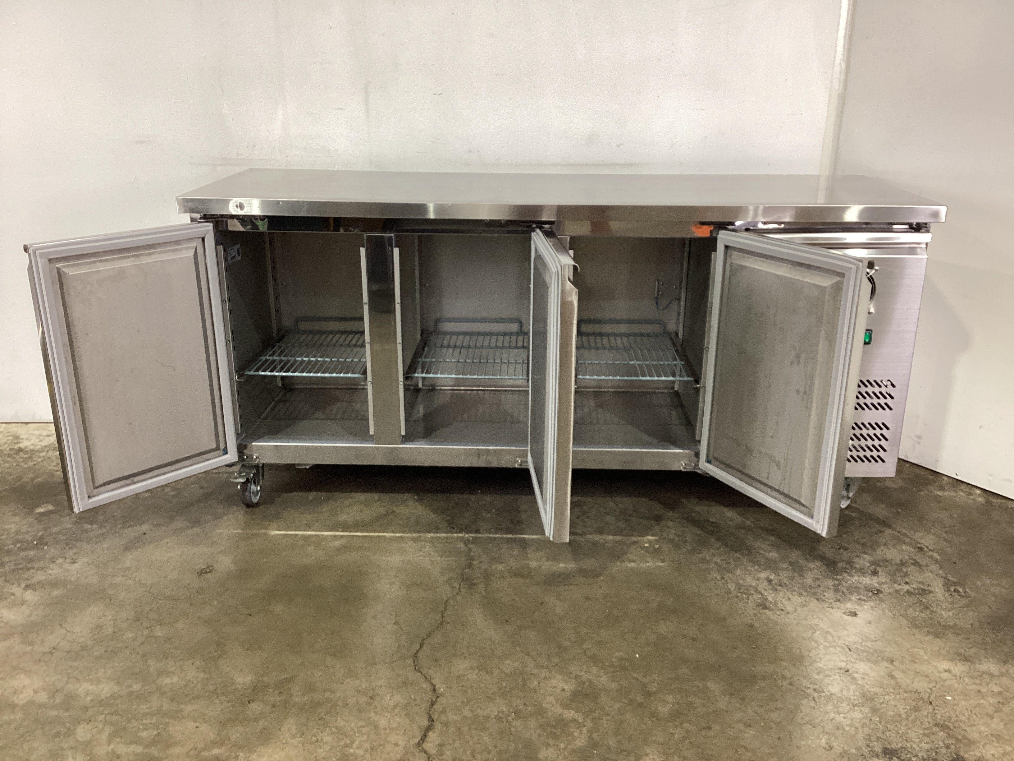 FED-X XUB6F18S3V Underbench Freezer - 890373