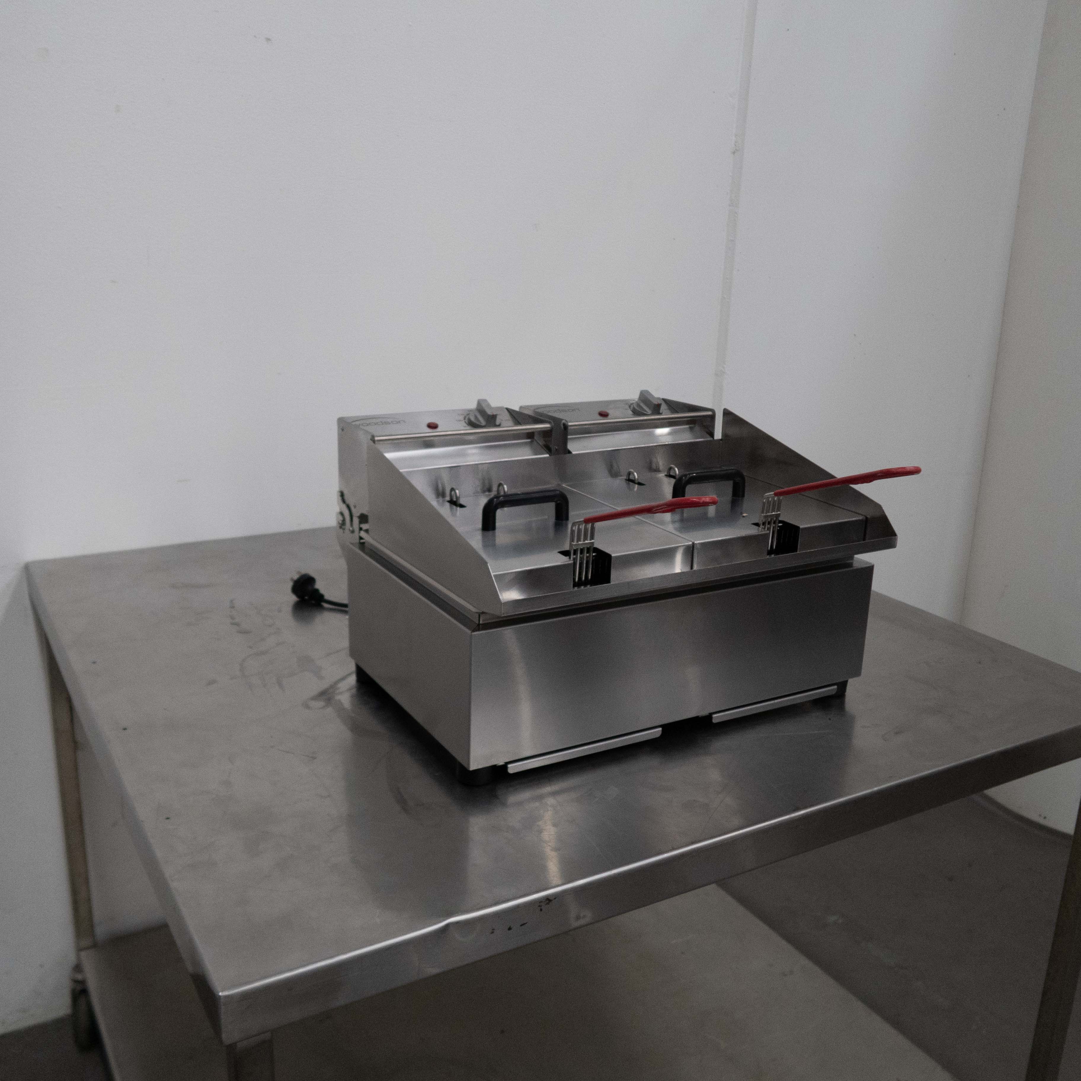 Woodson W.FRT50C Countertop Split Pan Fryer - 902112