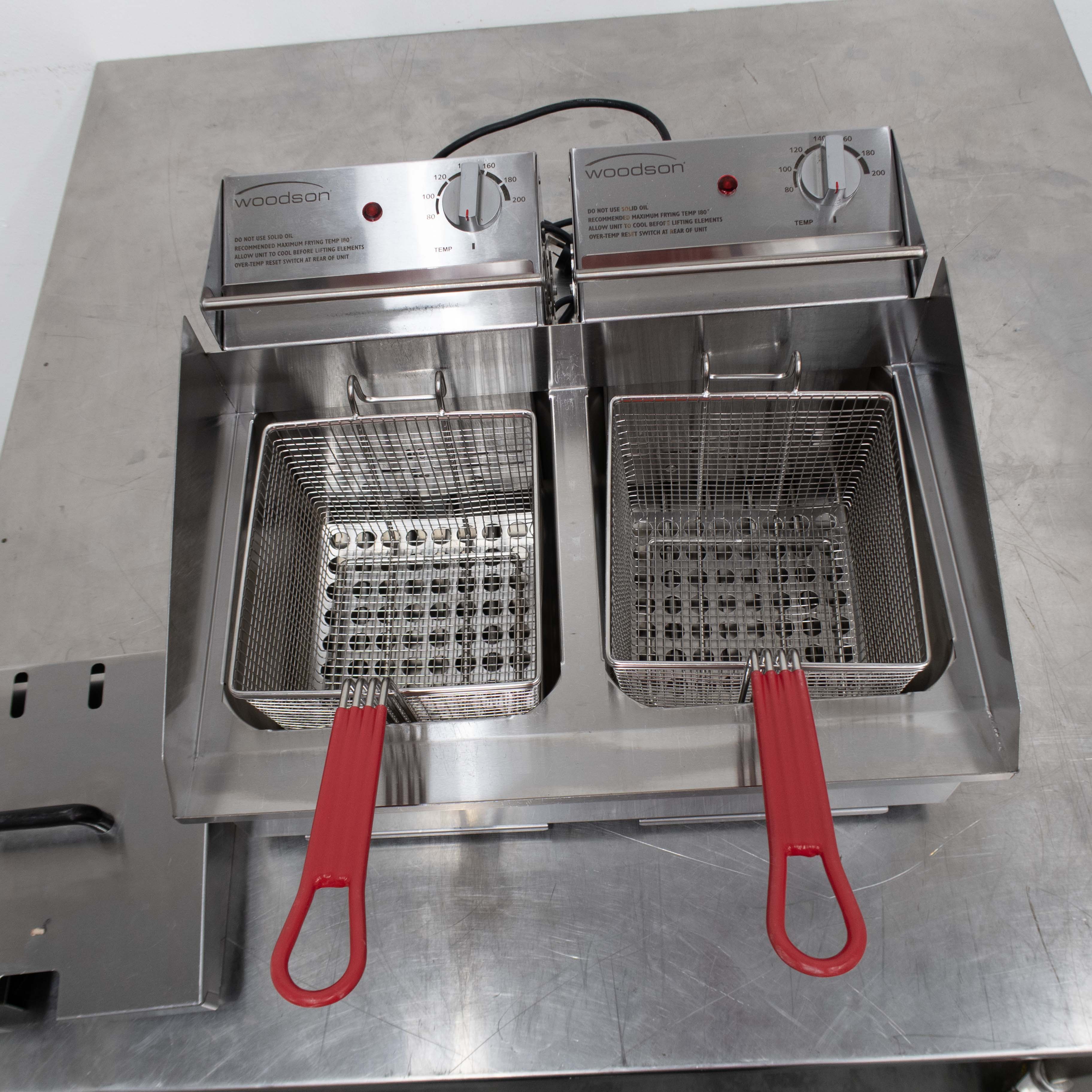 Woodson W.FRT50C Countertop Split Pan Fryer - 902112