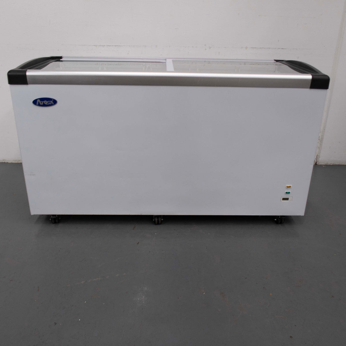 Atosa SD-520P Flat Glass Top Chest Freezer - 902951