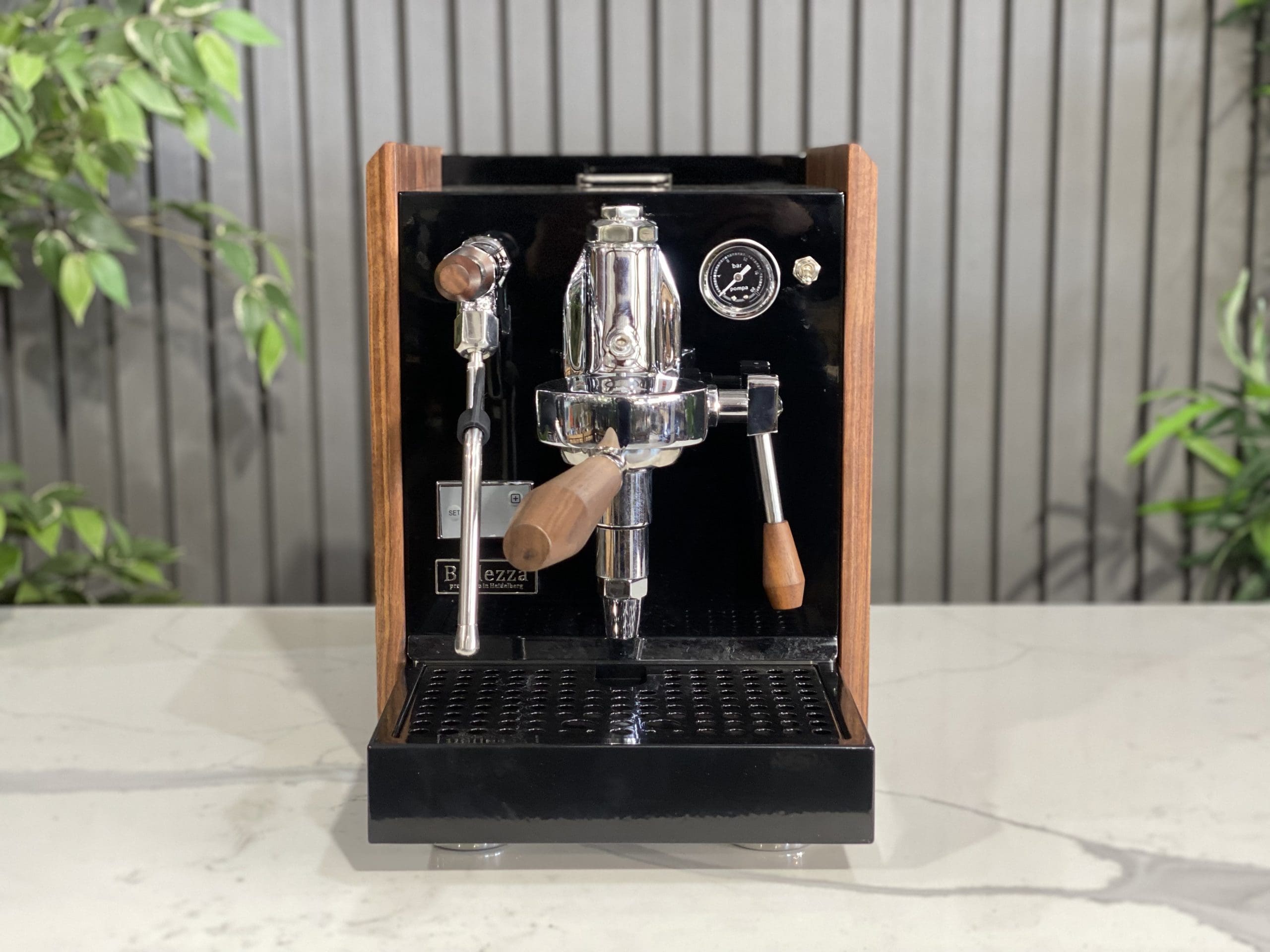 Bellezza Chiara Leva Black - 1 Group Commercial Espresso Machine - Timber