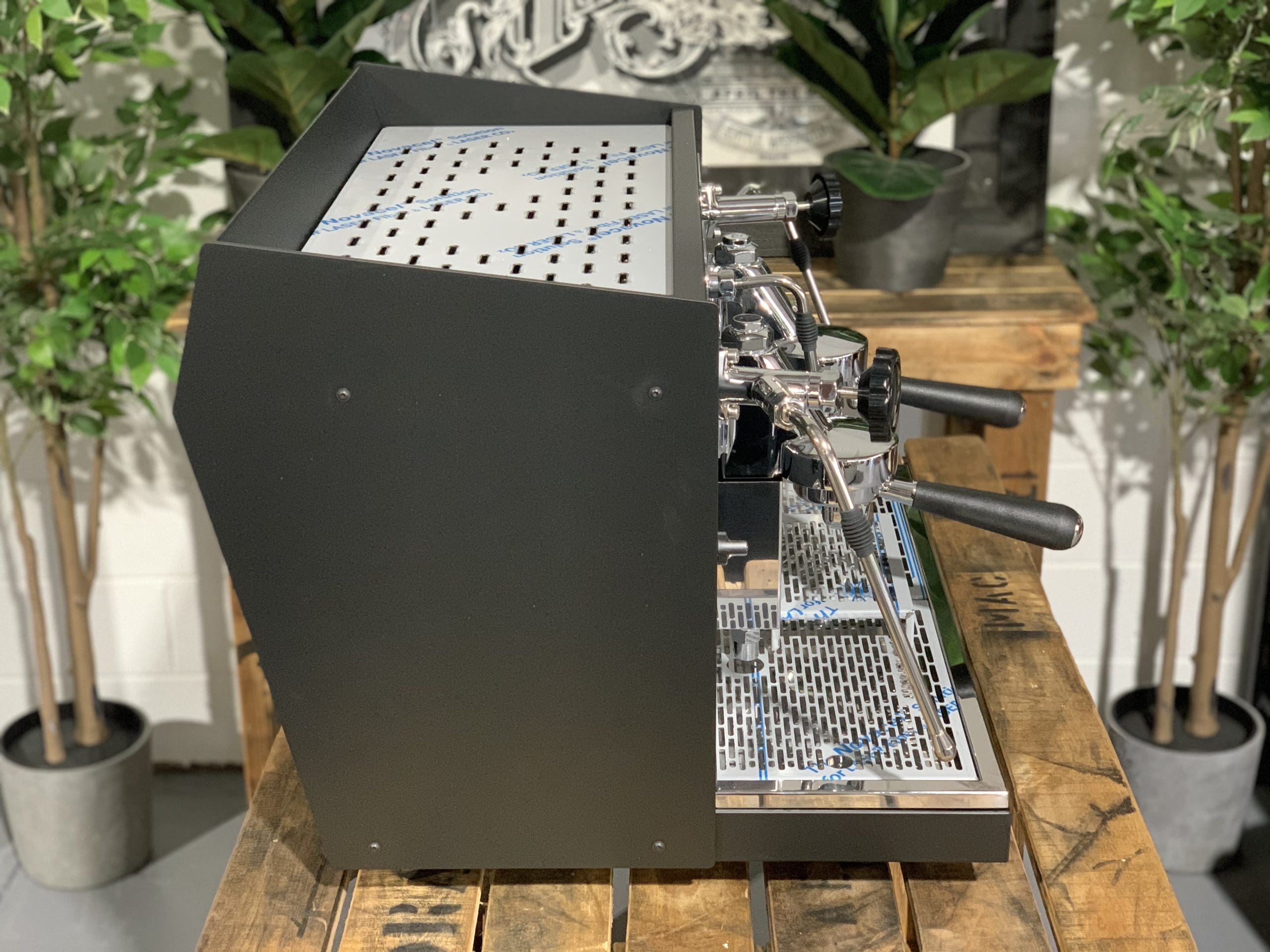 Brugnetti Guilia Manufactum - 2 Group Commercial Espresso Machine - Black