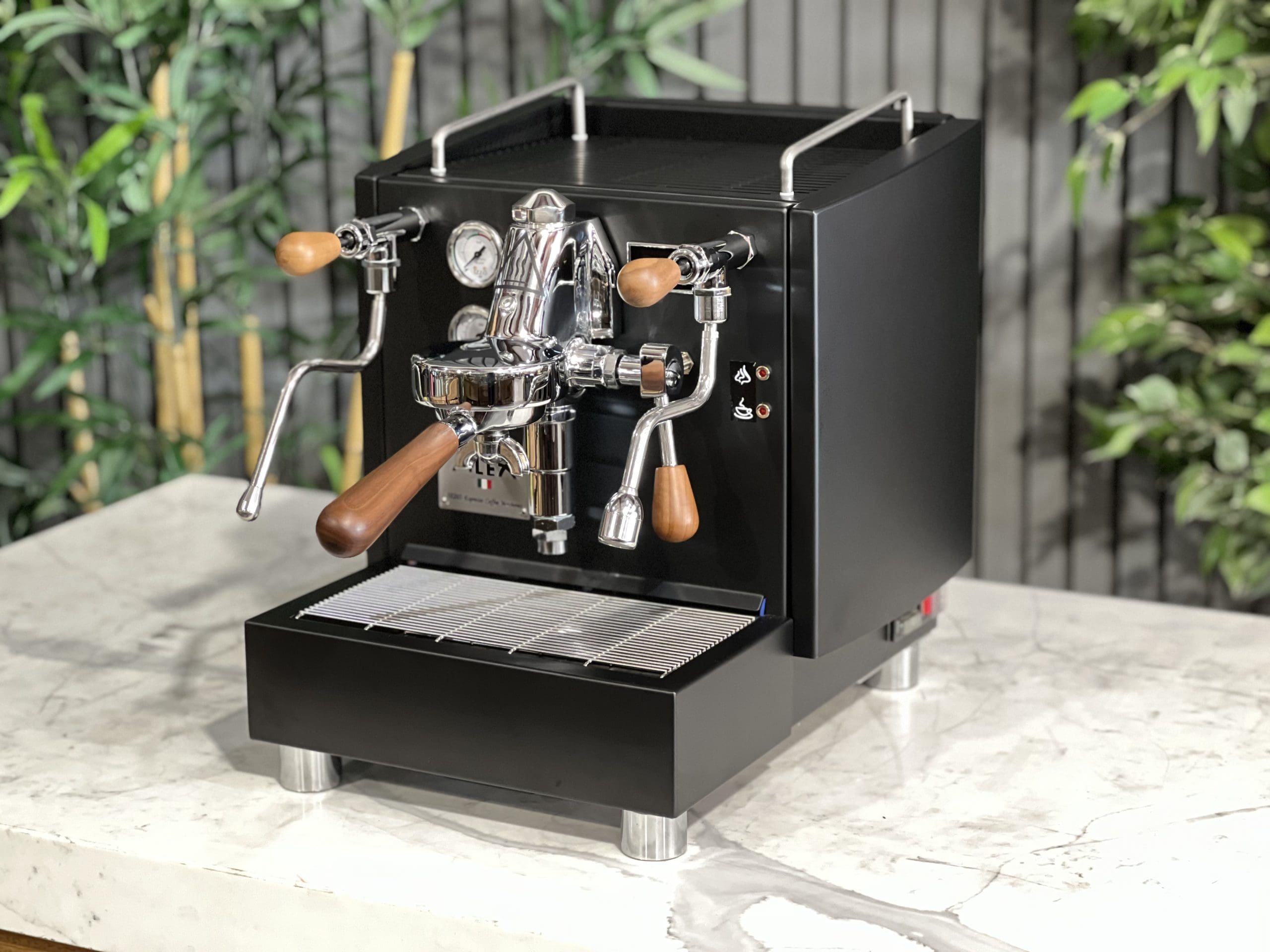 Izzo Alex Duetto IV PLUS black - 1 Group Commercial Espresso Machine - Timber