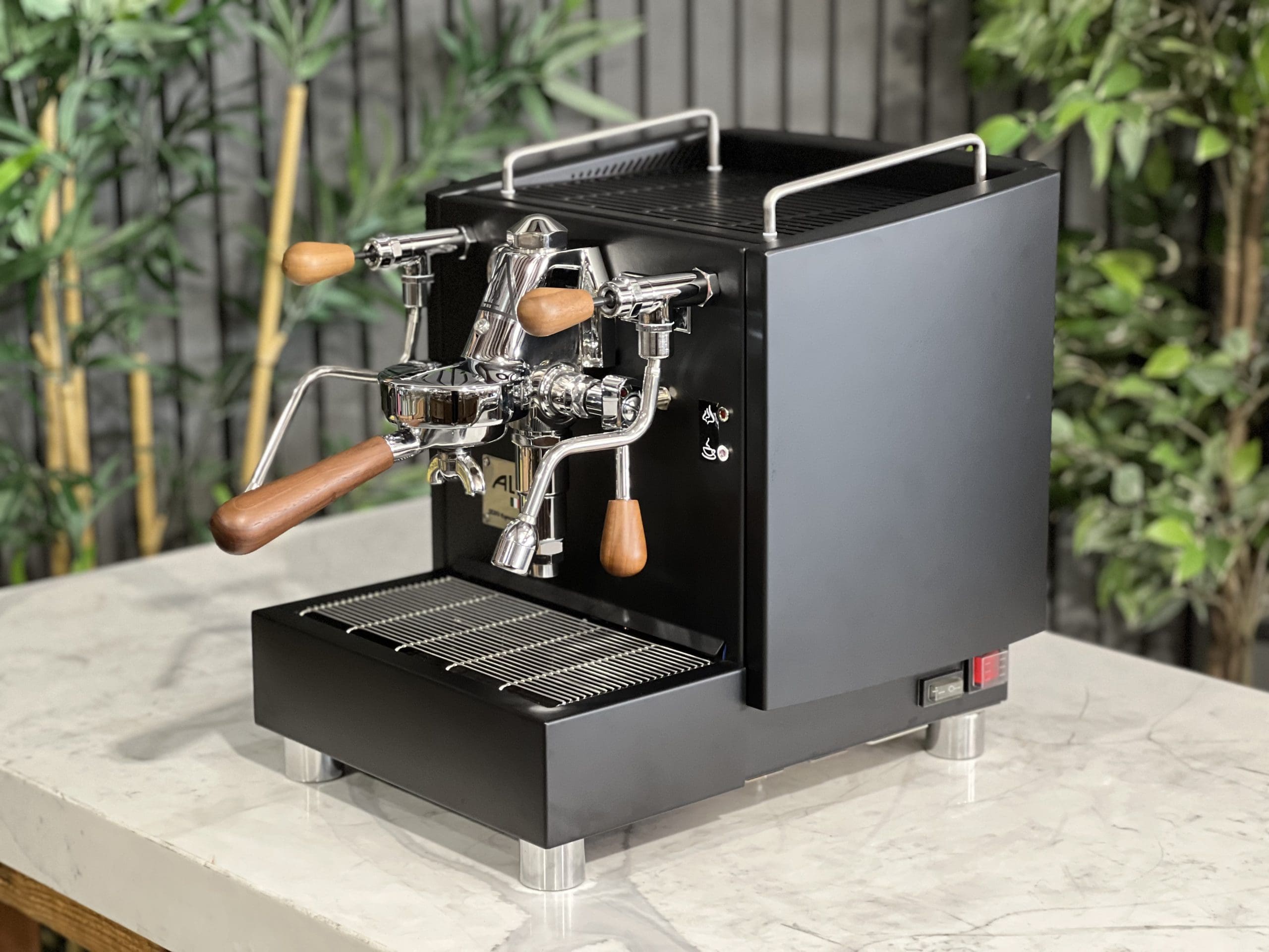 Izzo Alex Duetto IV PLUS black - 1 Group Commercial Espresso Machine - Timber