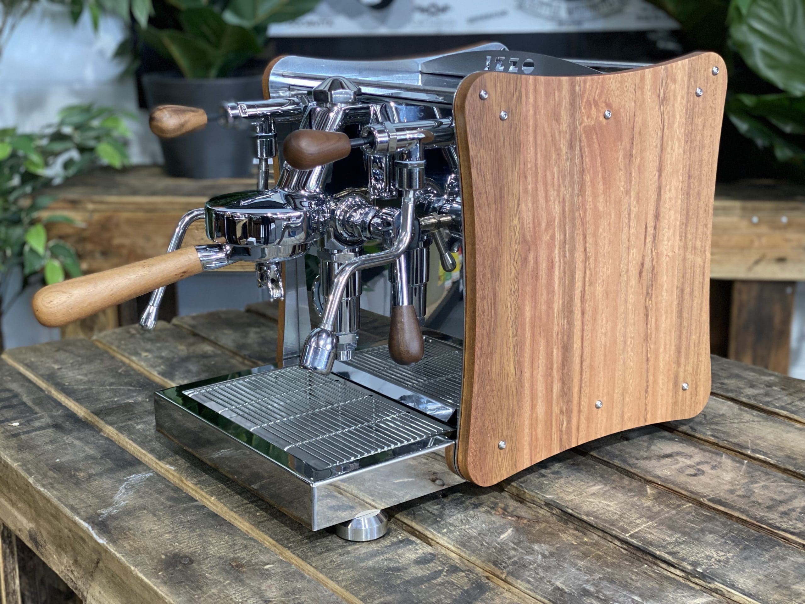 Izzo Vivi Flat Trim - 1 Group Commercial Espresso Machine - Timber