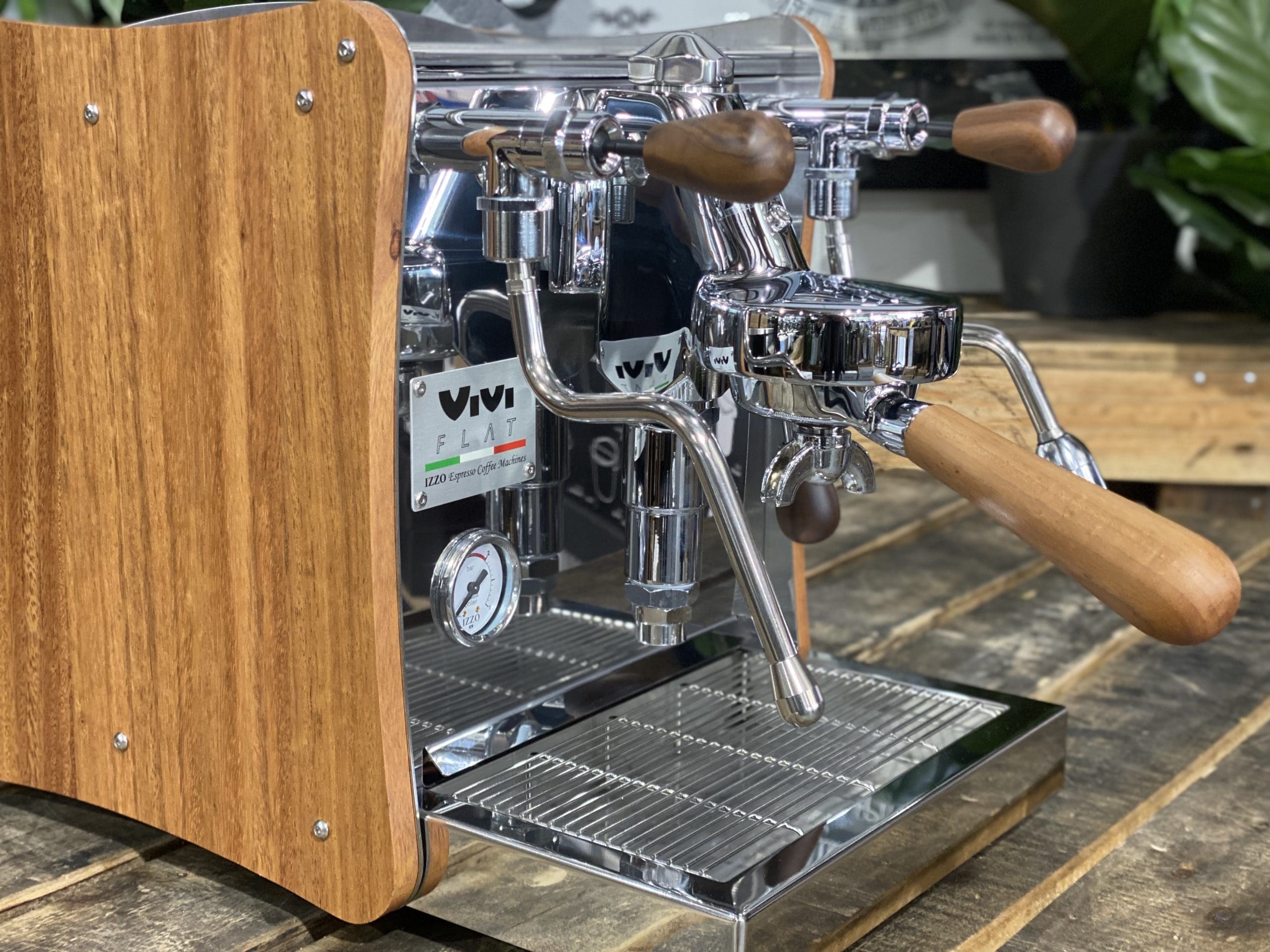 Izzo Vivi Flat Trim - 1 Group Commercial Espresso Machine - Timber