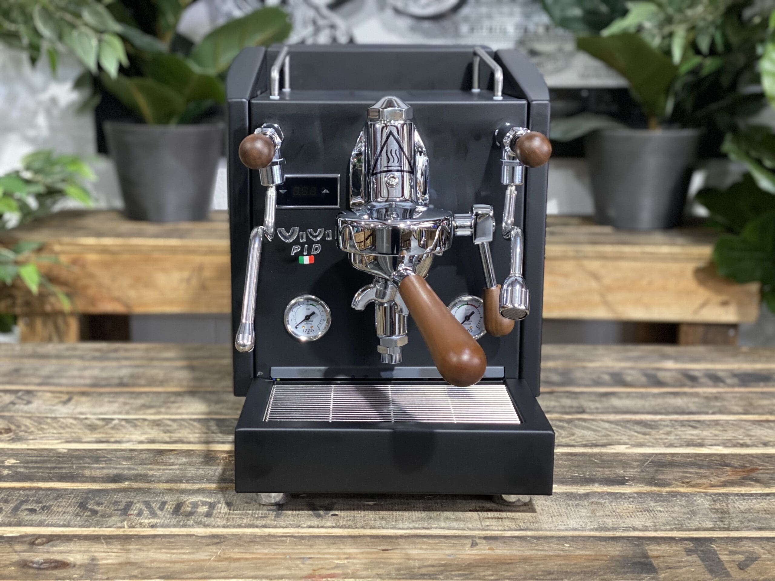 Izzo ViVi PID Black & Nero Edition - 1 Group Commercial Espresso Machine - Timber