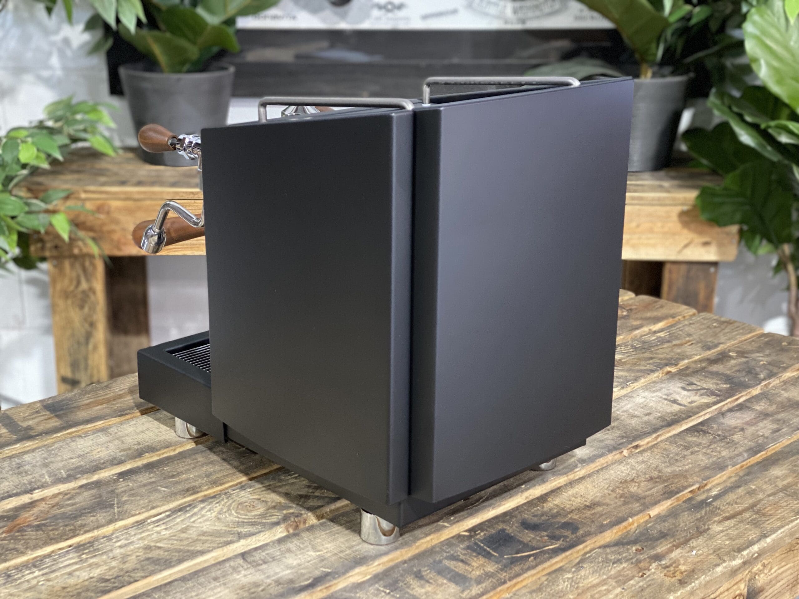 Izzo ViVi PID Black & Nero Edition - 1 Group Commercial Espresso Machine - Timber