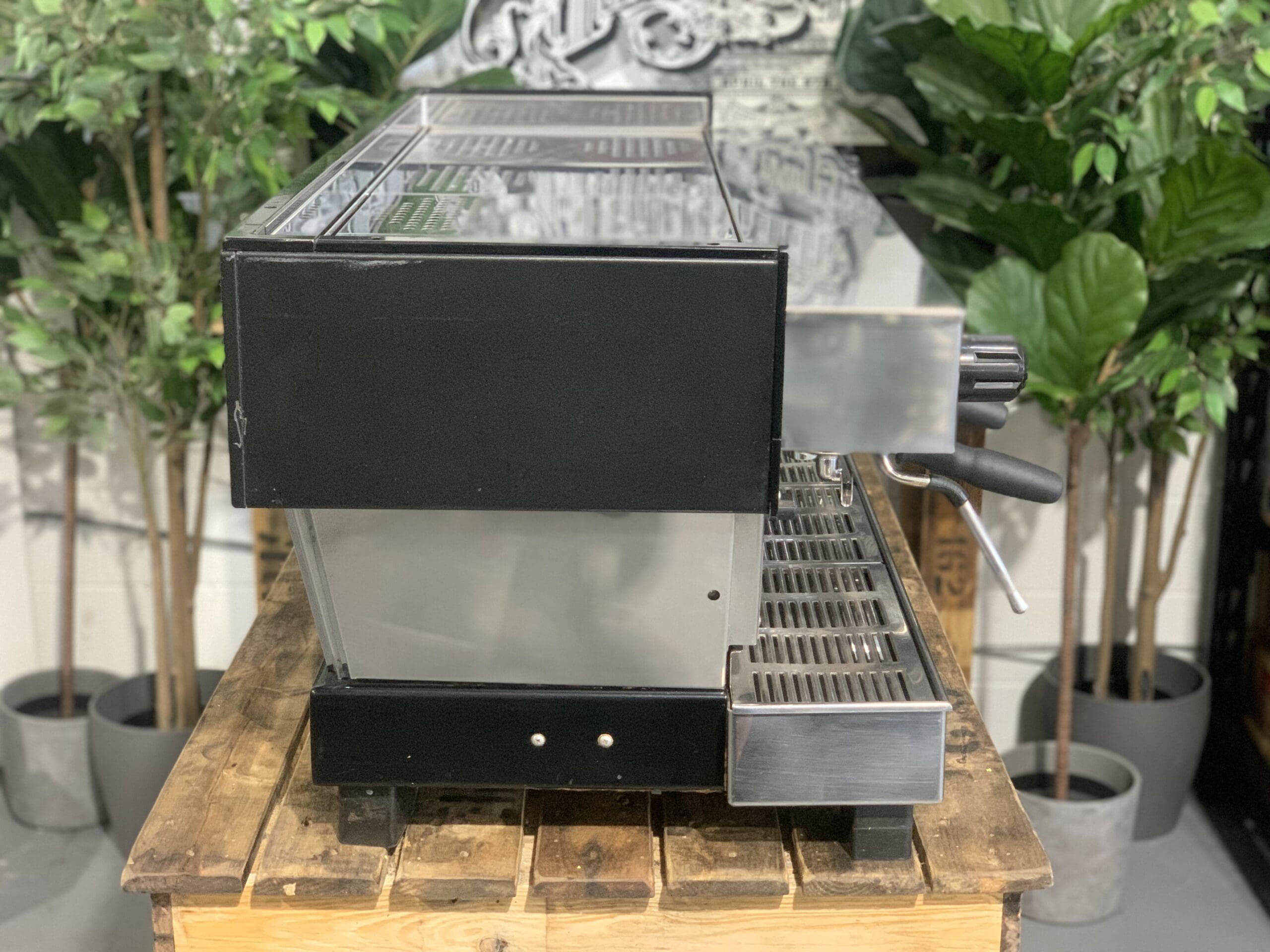 La Marzocco Linea Classic Black & Used - 4 Group Commercial Espresso Machine - Stainless