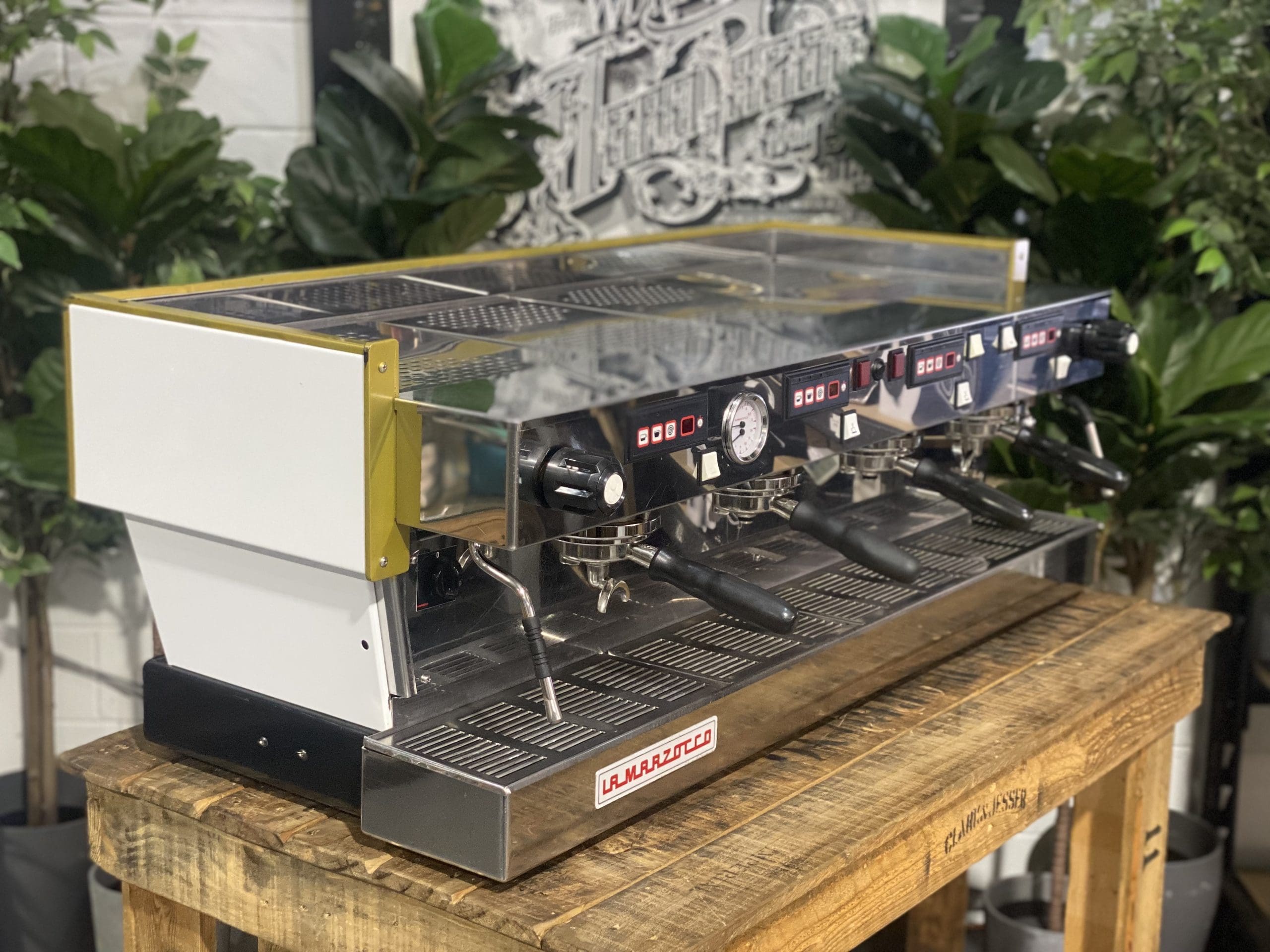 La Marzocco Linea Classic Chrono Touch Pads White - 4 Group Commercial Espresso Machine - Gold