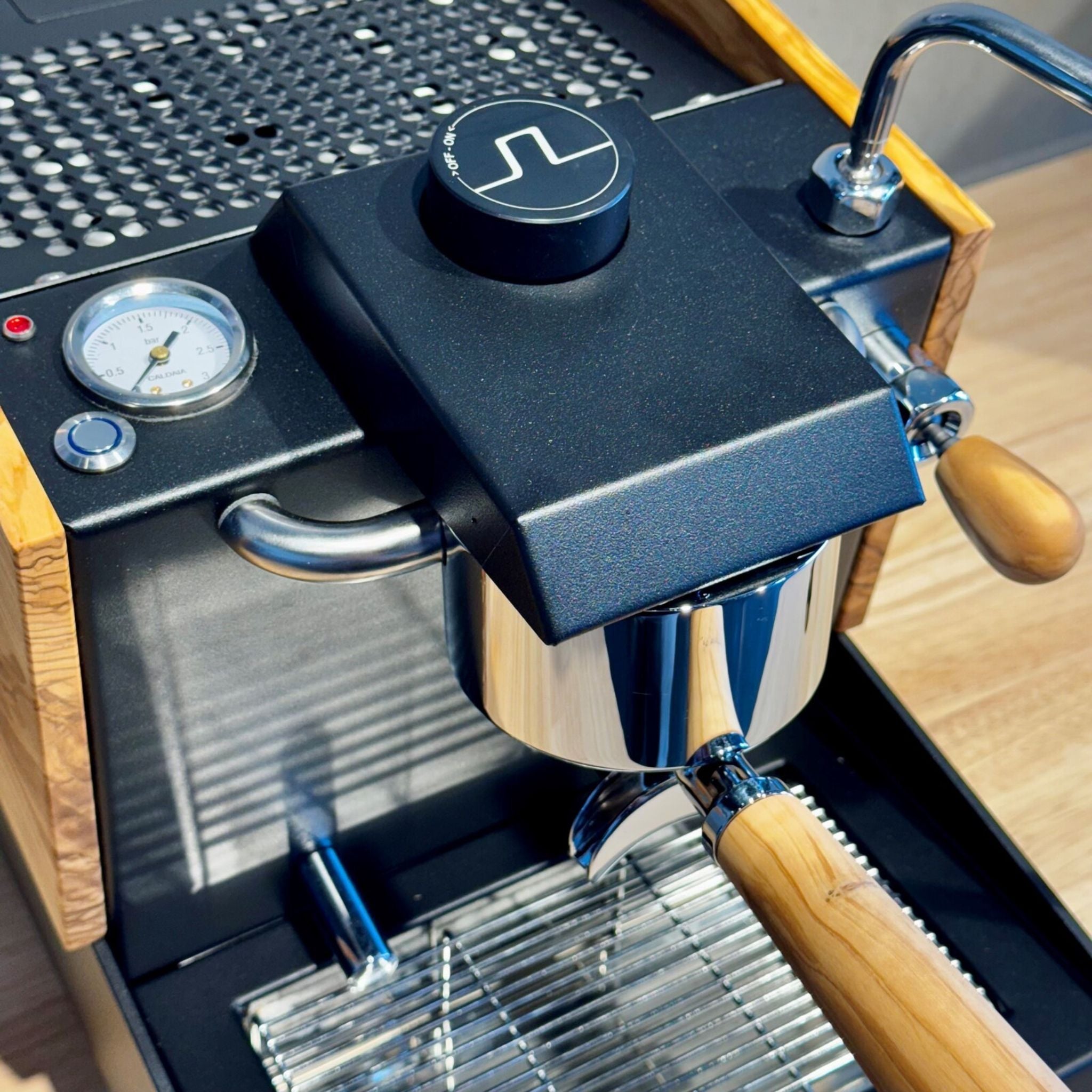 Nurri Type R ( & Zebrano) - 1 Group Commercial Espresso Machine - Black
