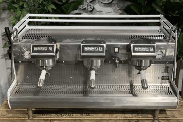 Synesso Sabre 3 Group White w. Pesado’s - 1719