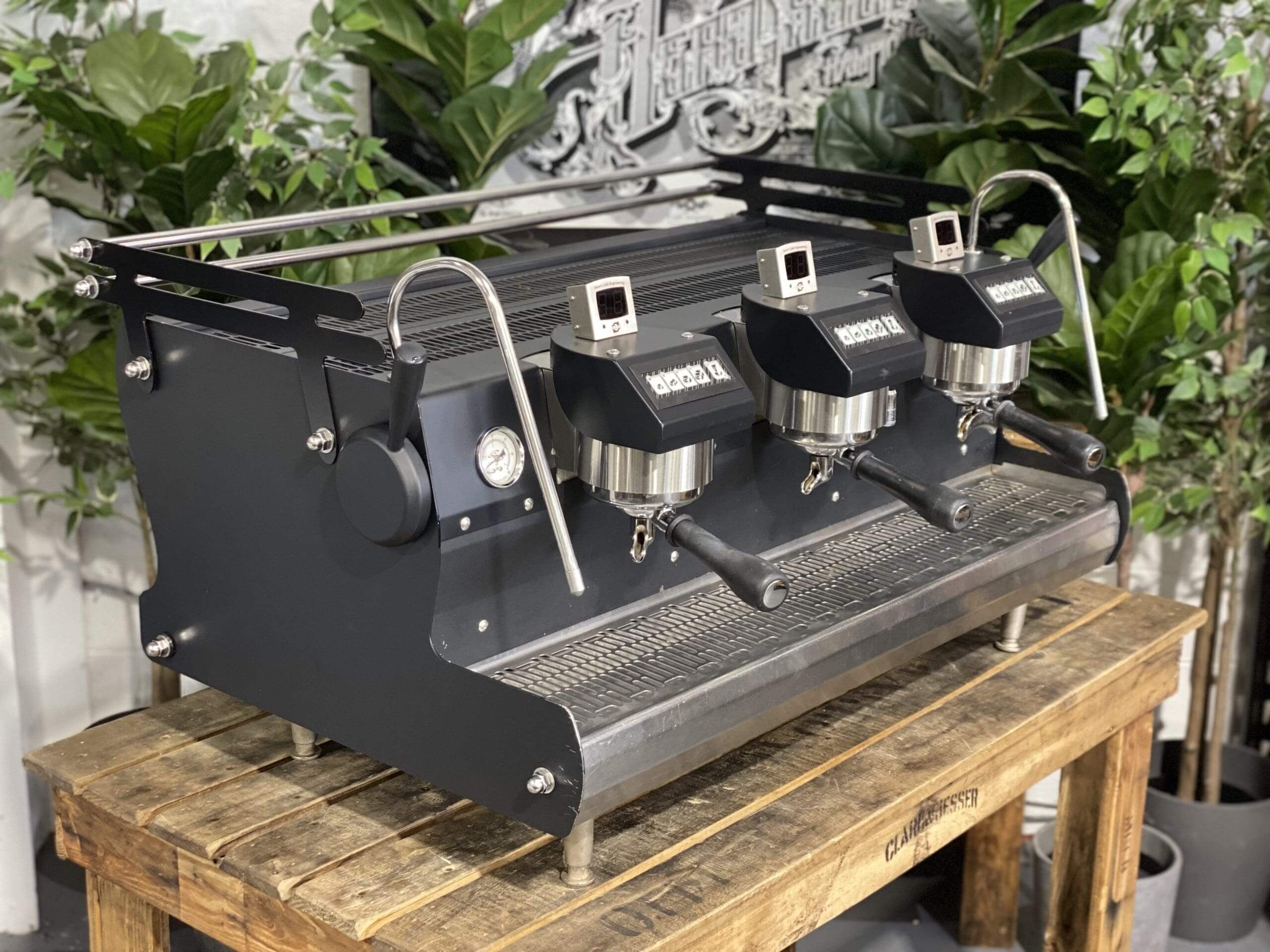 Synesso Sabre W Shot Timers - 3 Group Commercial Espresso Machine - Black