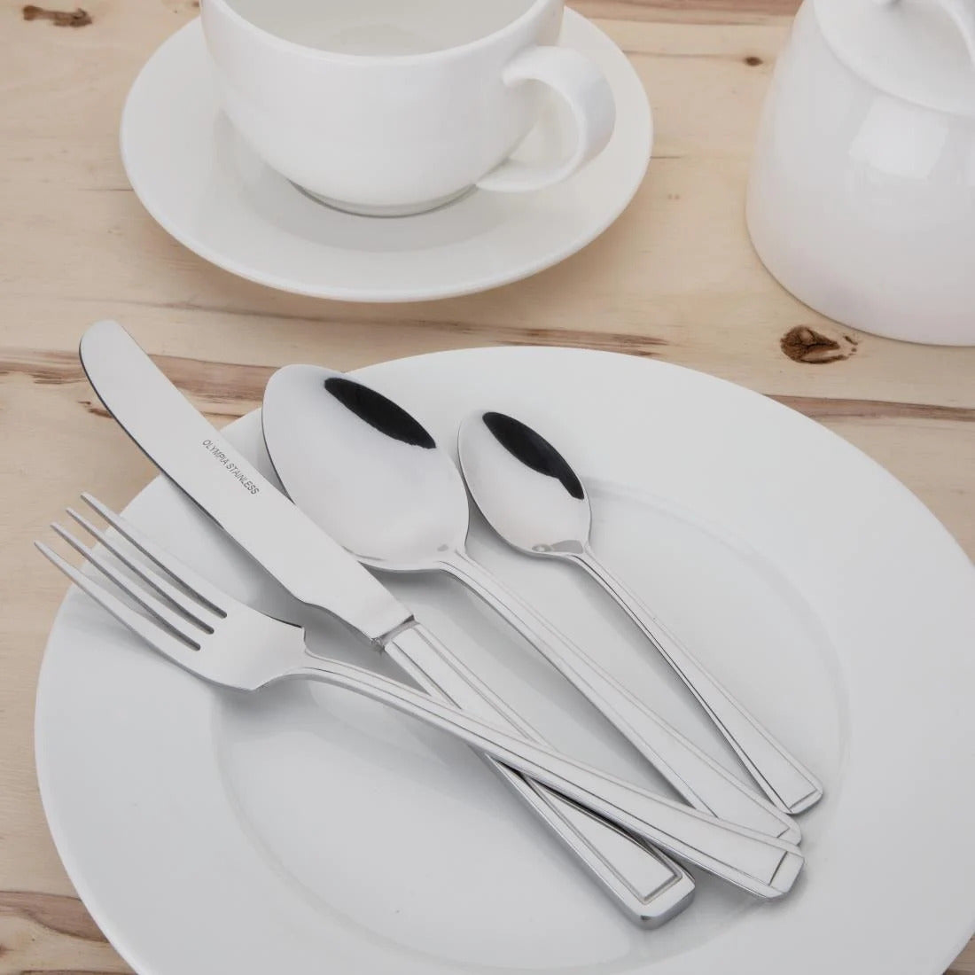 Olympia Harley Table Knife - D690