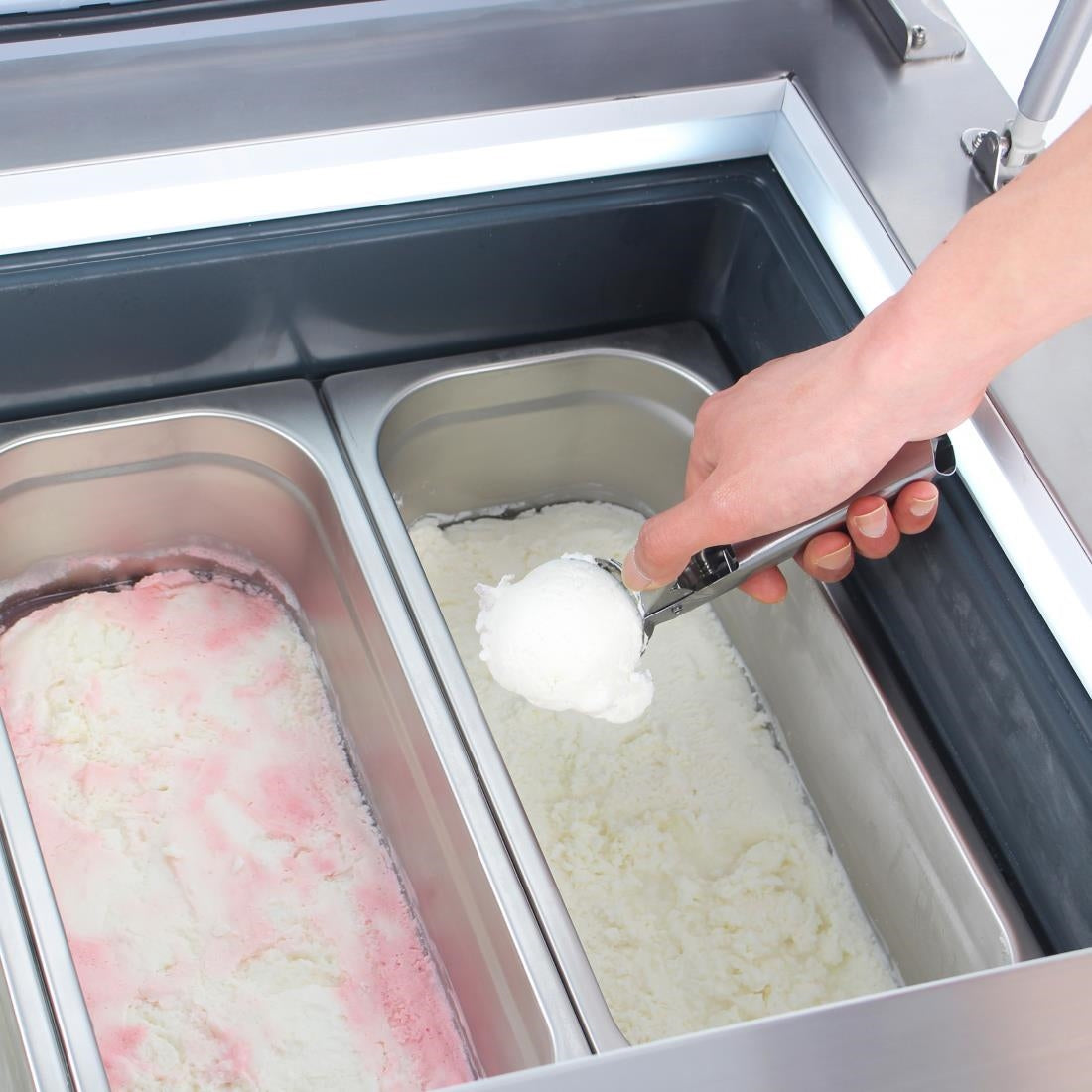 Polar G-Series Countertop Scoop Freezer - 4 x Napoli Pans - GK068-A