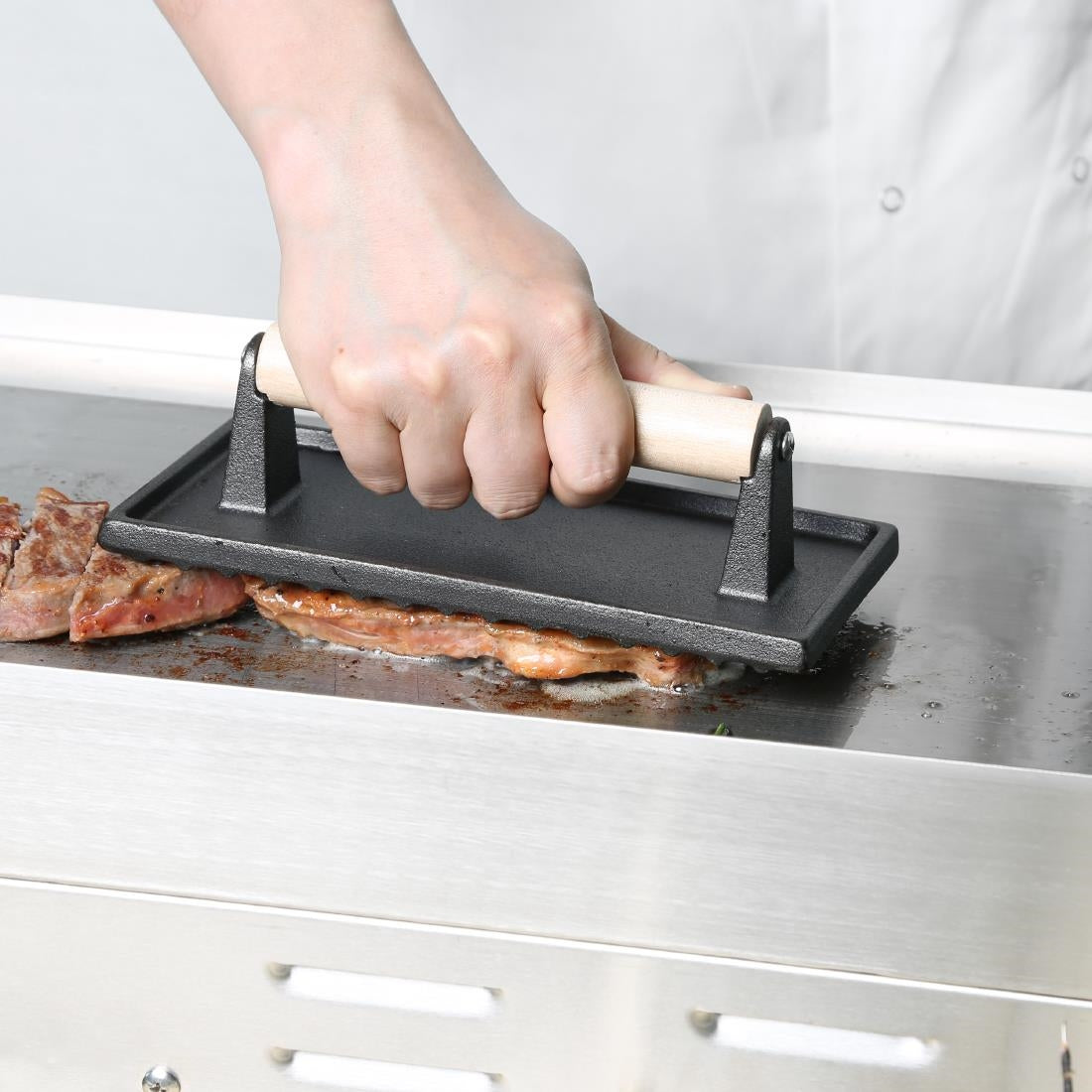 Vogue Cast Iron Steak Weight with Wood Handle - GN770