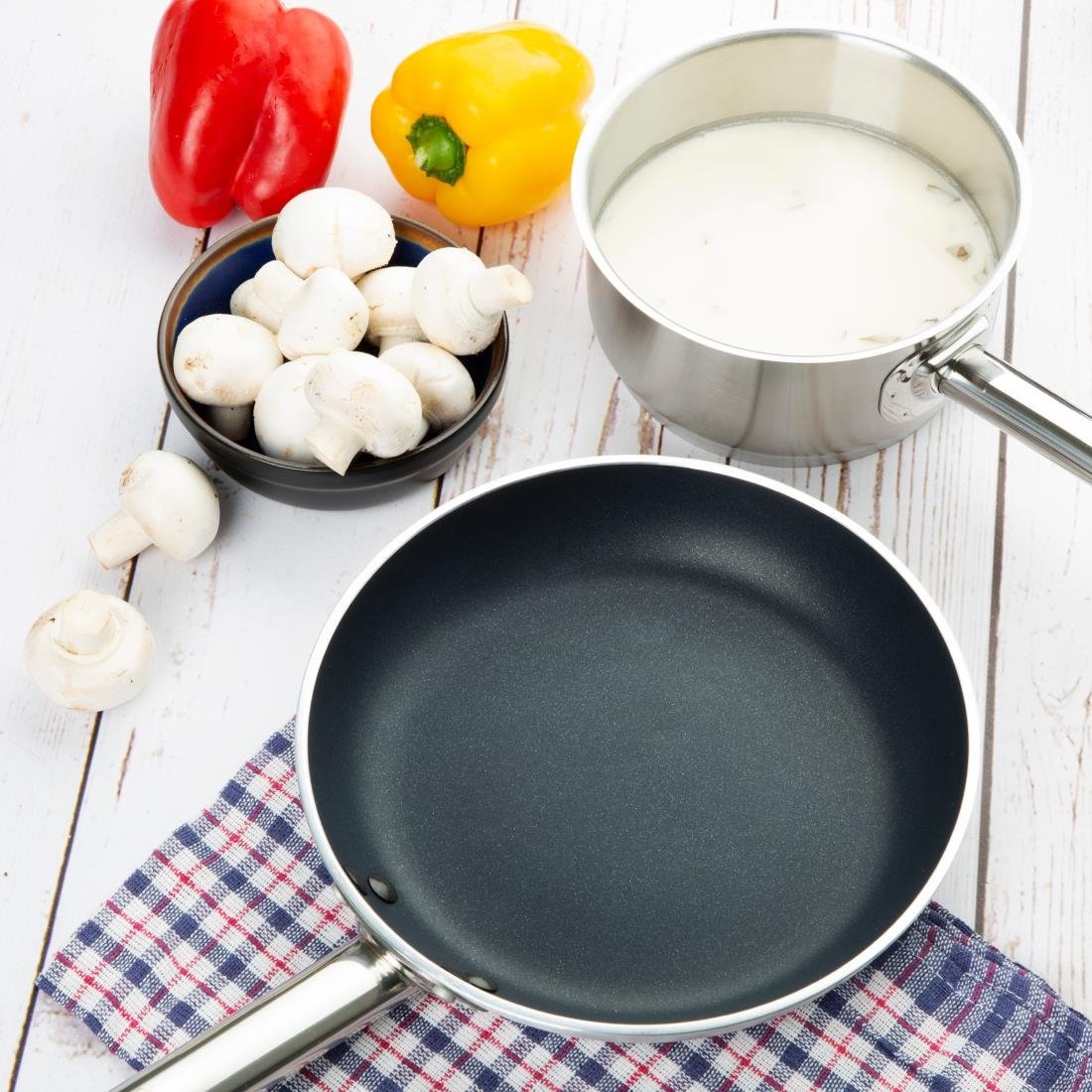 Vogue Non Stick Induction Frying Pan 240mm - CB900