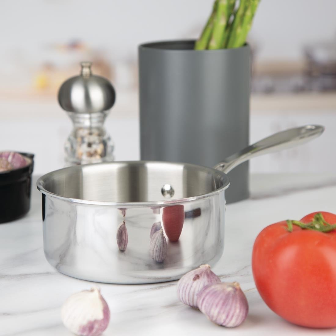 Vogue Tri Wall Saucepan 900ml - Y244