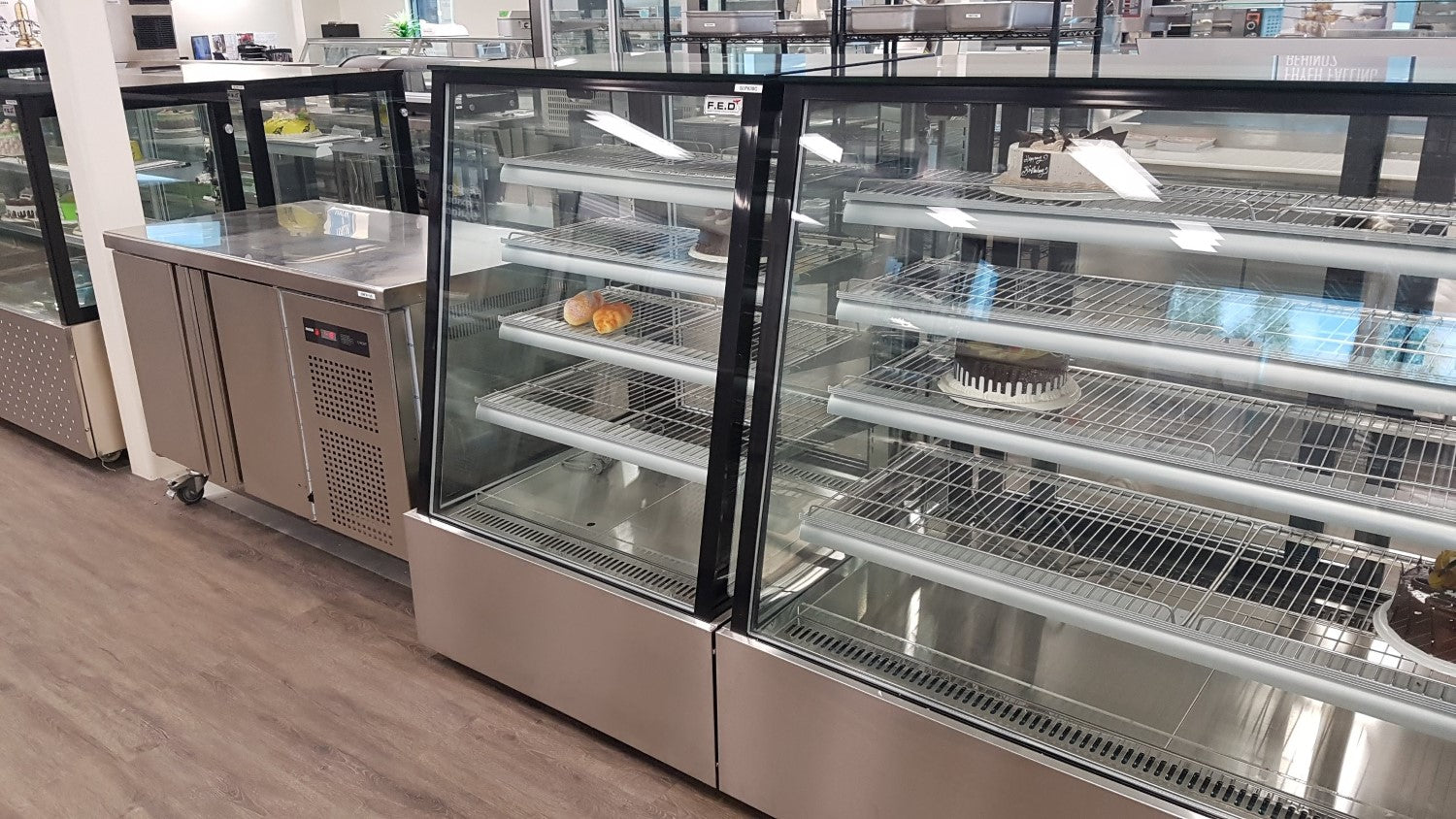 Bonvue Deluxe Chilled Display Cabinet SLP830
