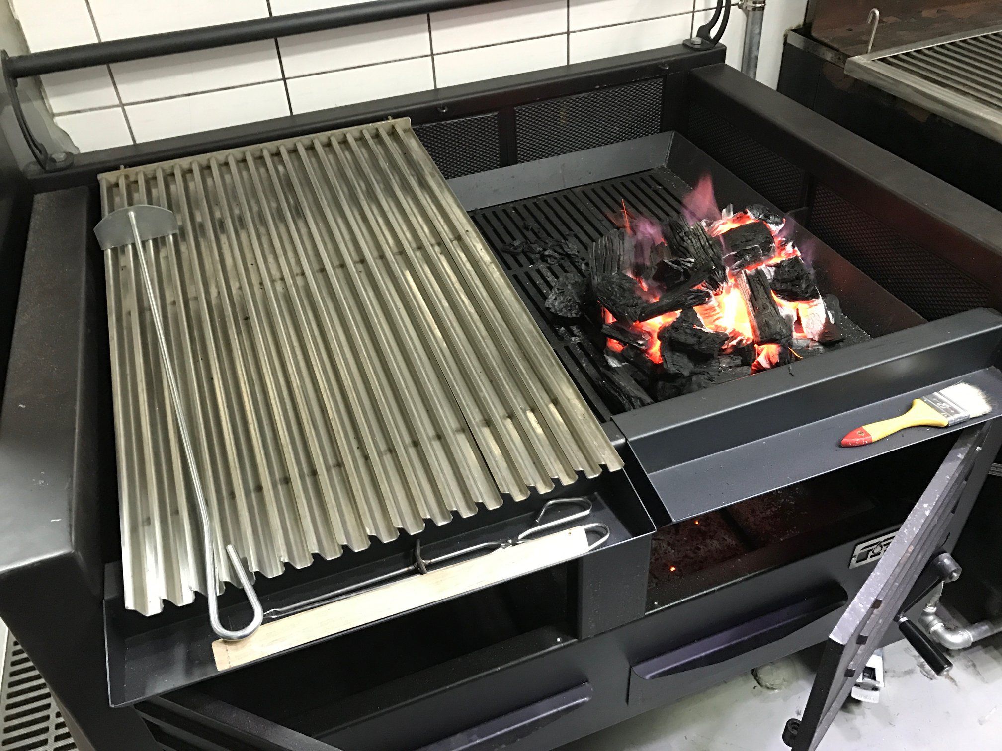 Pira M120 Charcoal Barbecue Grill - 120