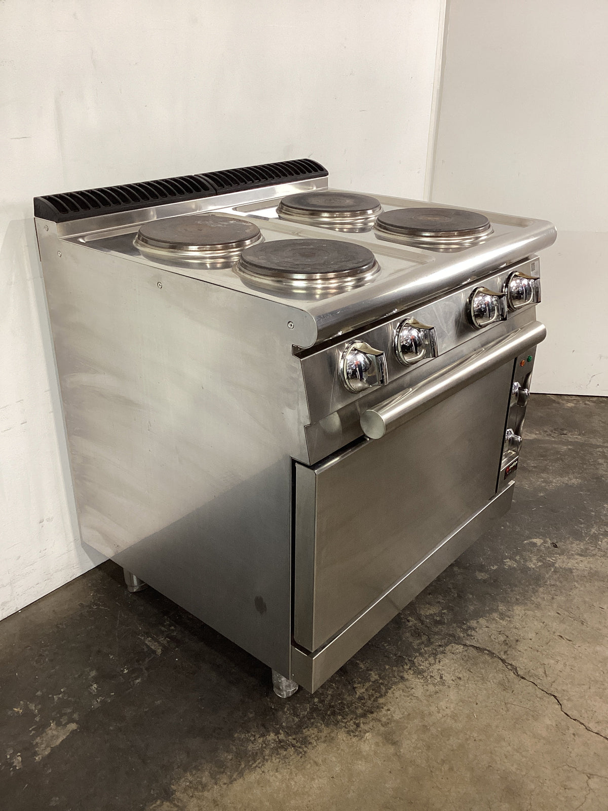 Baron Q70PCF/E800 Four Burner Cooktop with Electric Oven - 797395