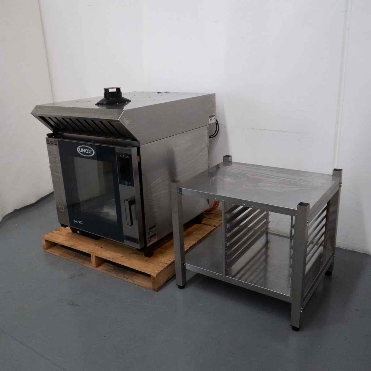 Unox XEBC-06EU-EPRM Combi Oven With Stand and Exhaust Hood - 800505