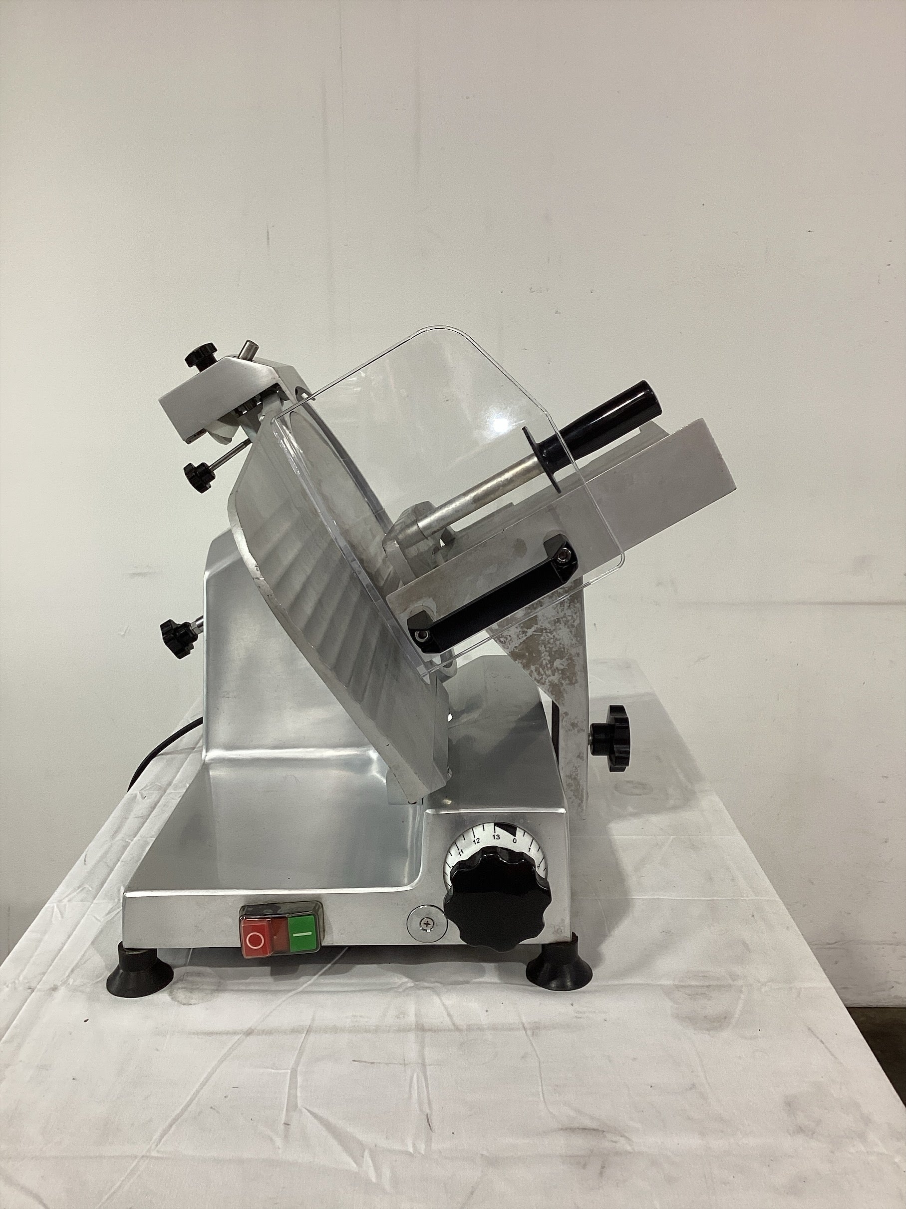 Apuro CD279-A Meat Slicer - 828223