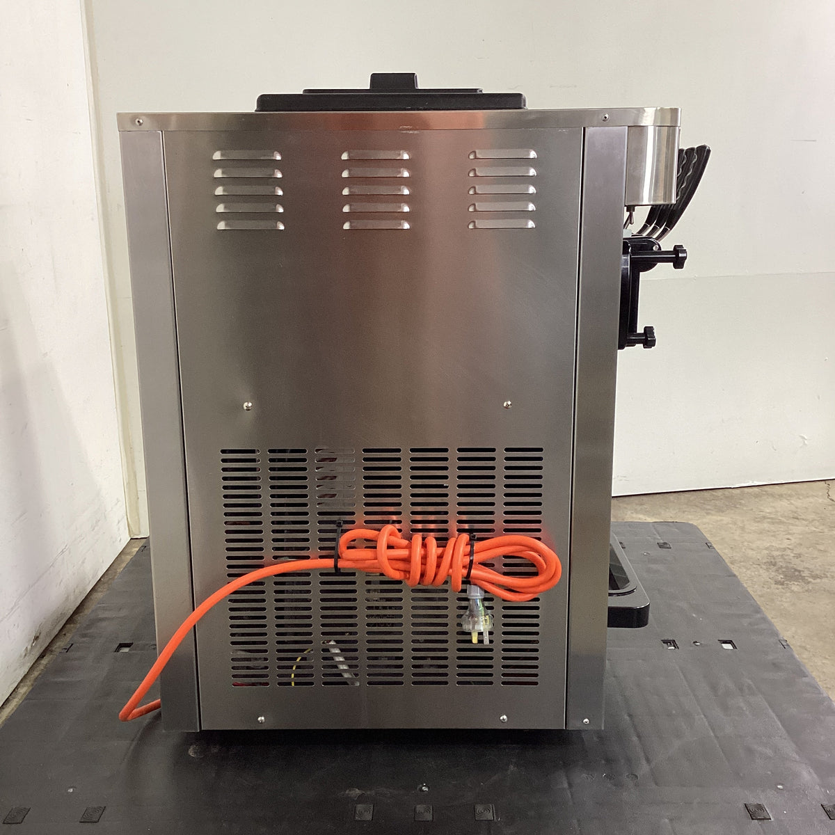 Aus Kitchen AUSKPSS22AB Soft Serve Ice Cream Machine - 862142