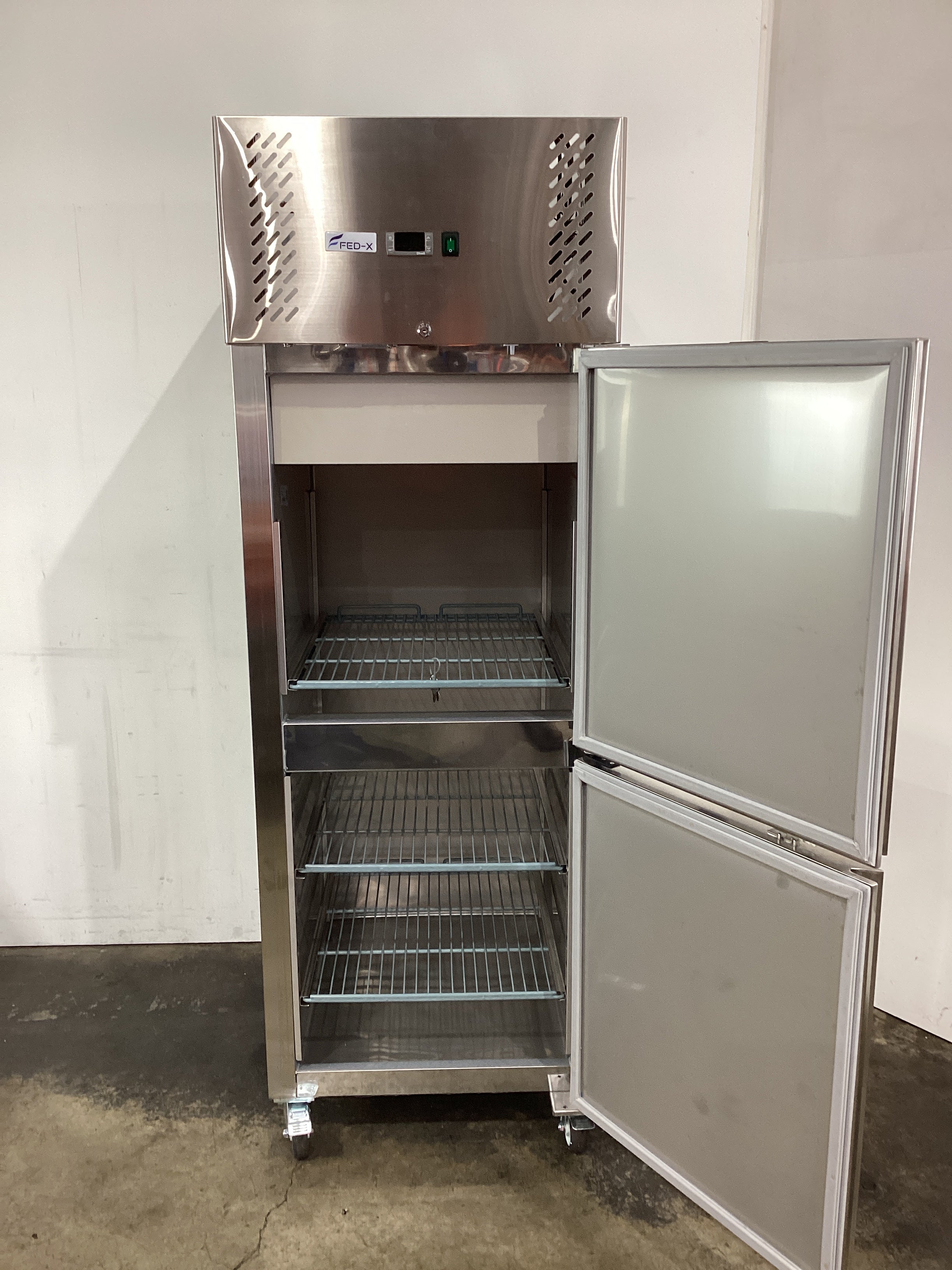 FED-X XURC600S1V Upright Fridge - 882732