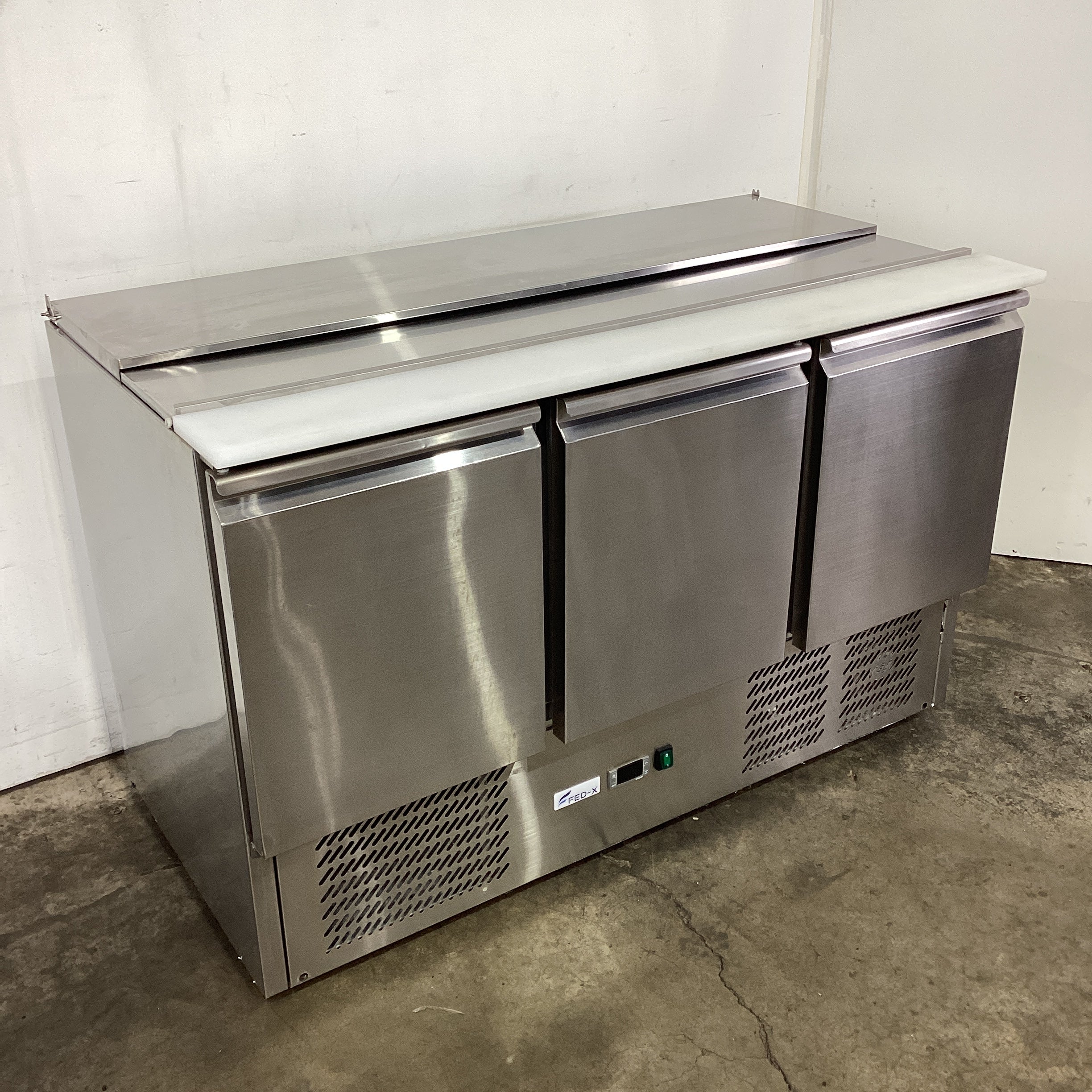 FED-X XGNS1300S Salad Prep Fridge - 886756