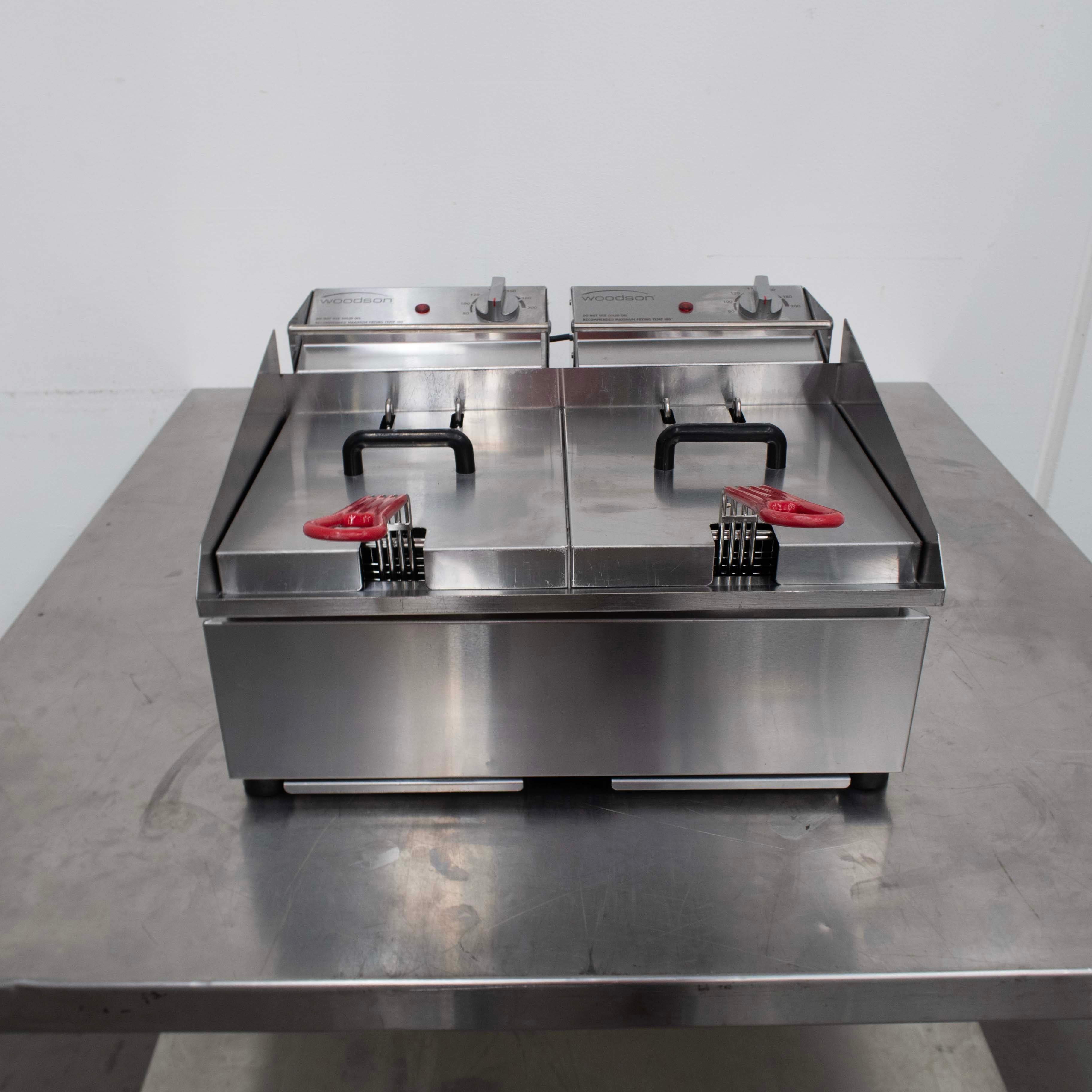 Woodson W.FRT50C Countertop Split Pan Fryer - 902112