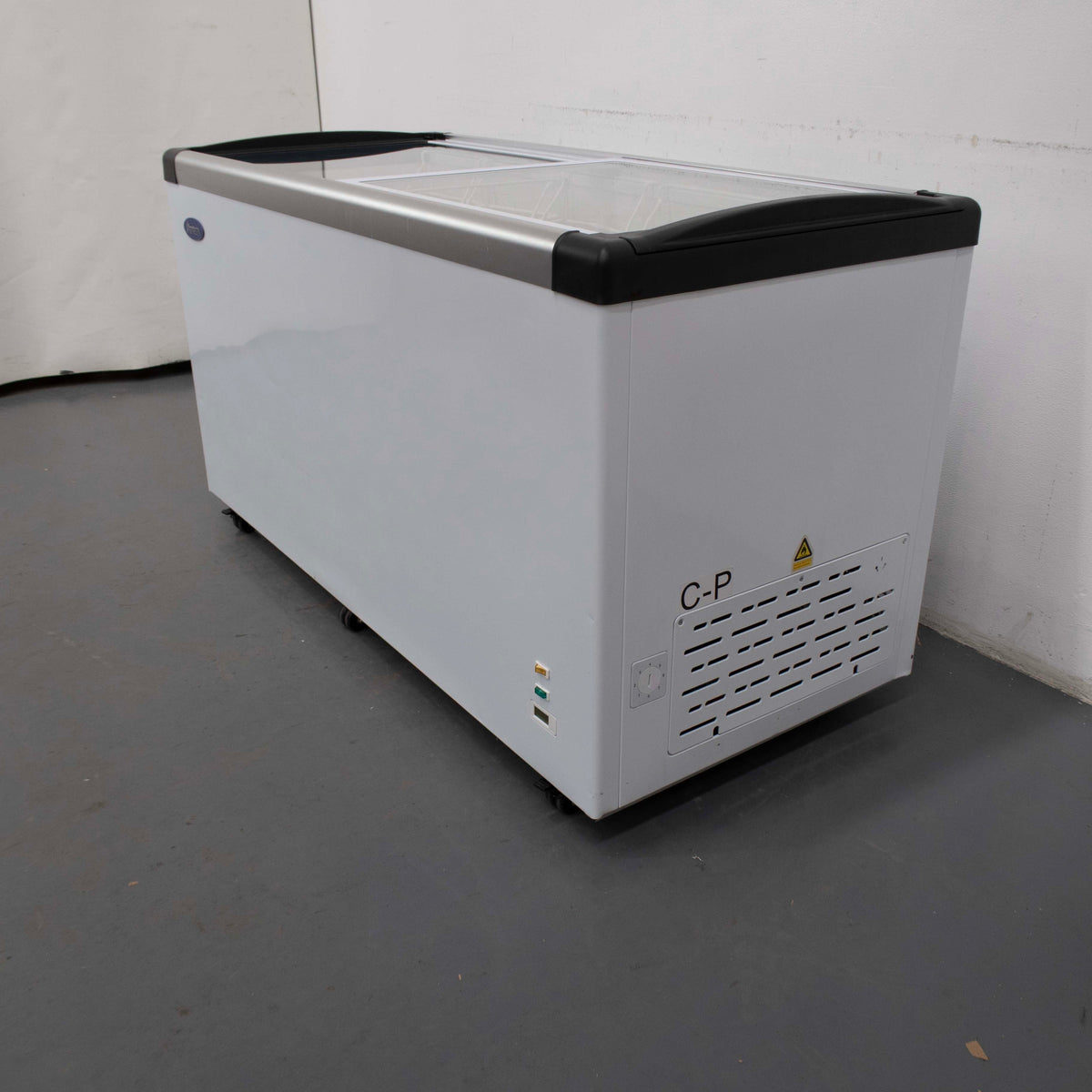 Atosa SD-520P Flat Glass Top Chest Freezer - 902951