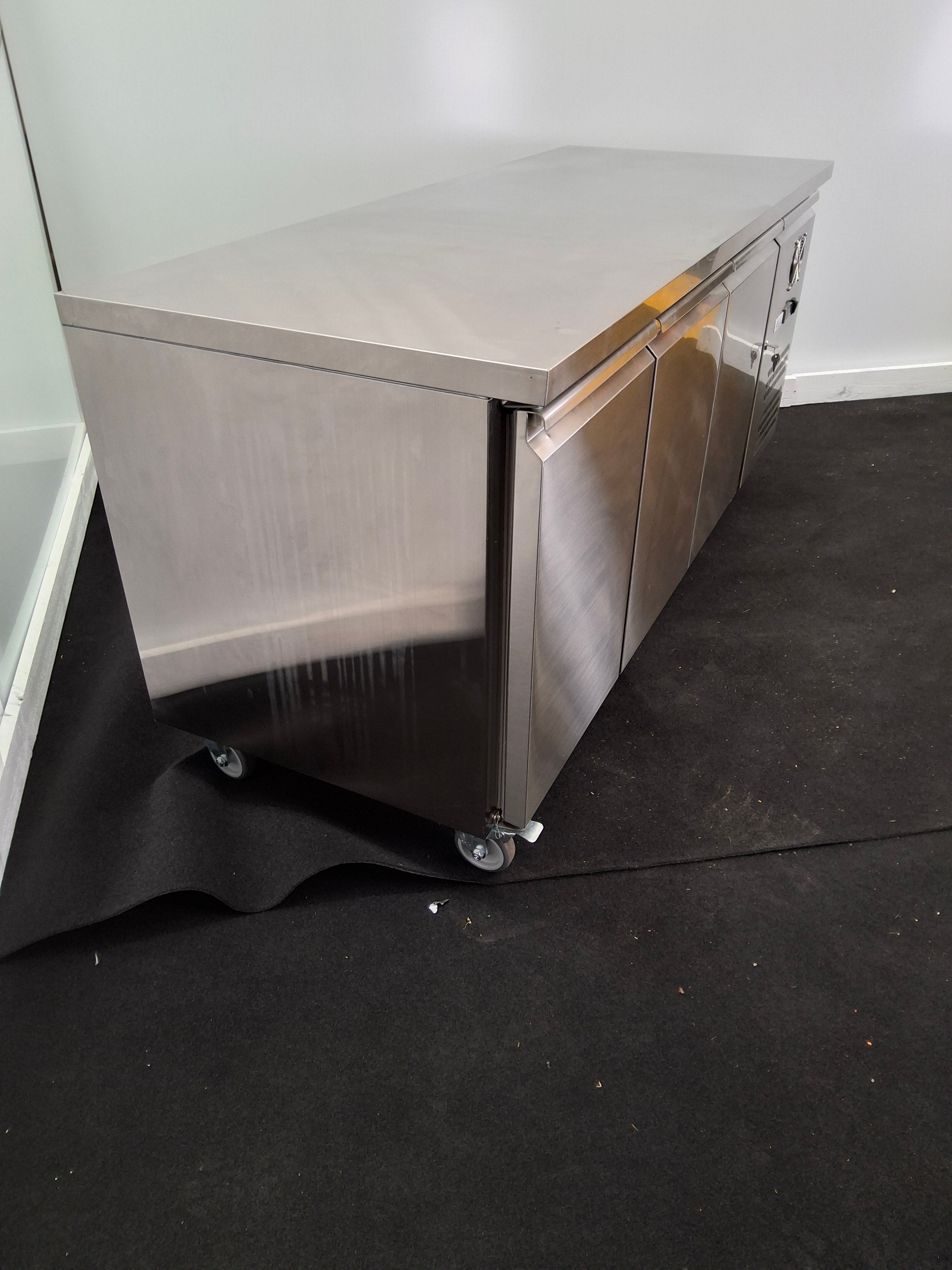 FED-X XUB7C18S3V Undercounter Fridge - 907290