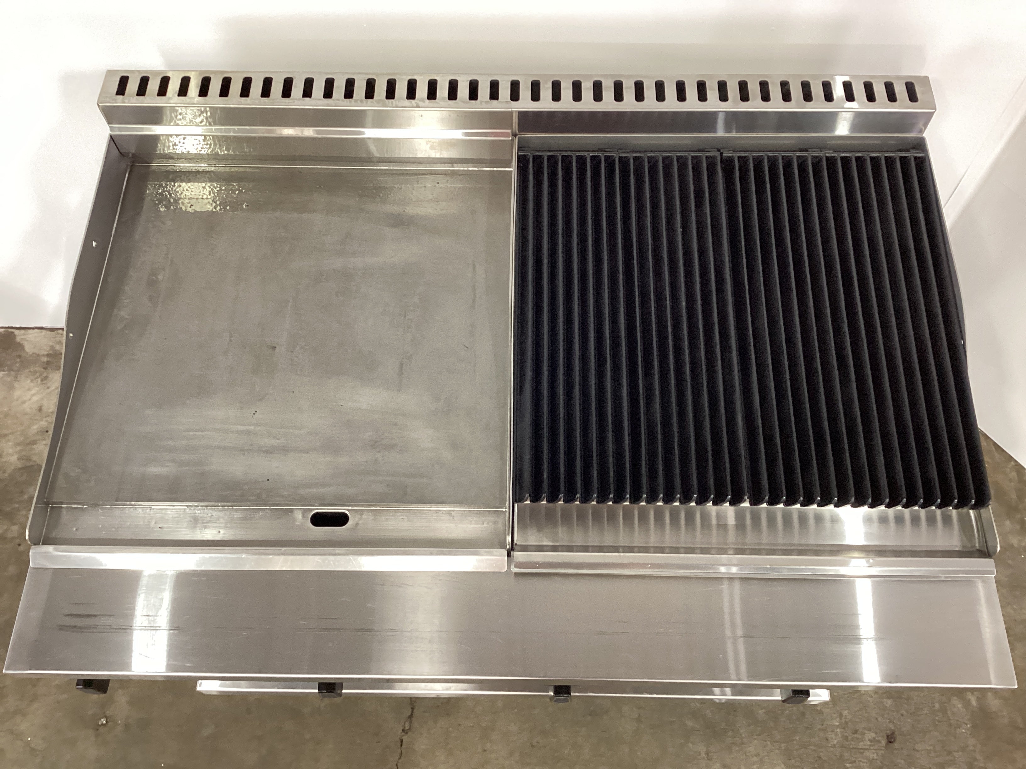 B&S KBT-GRP6-CBR6 Char Grill/Griddle + Stand - 924982