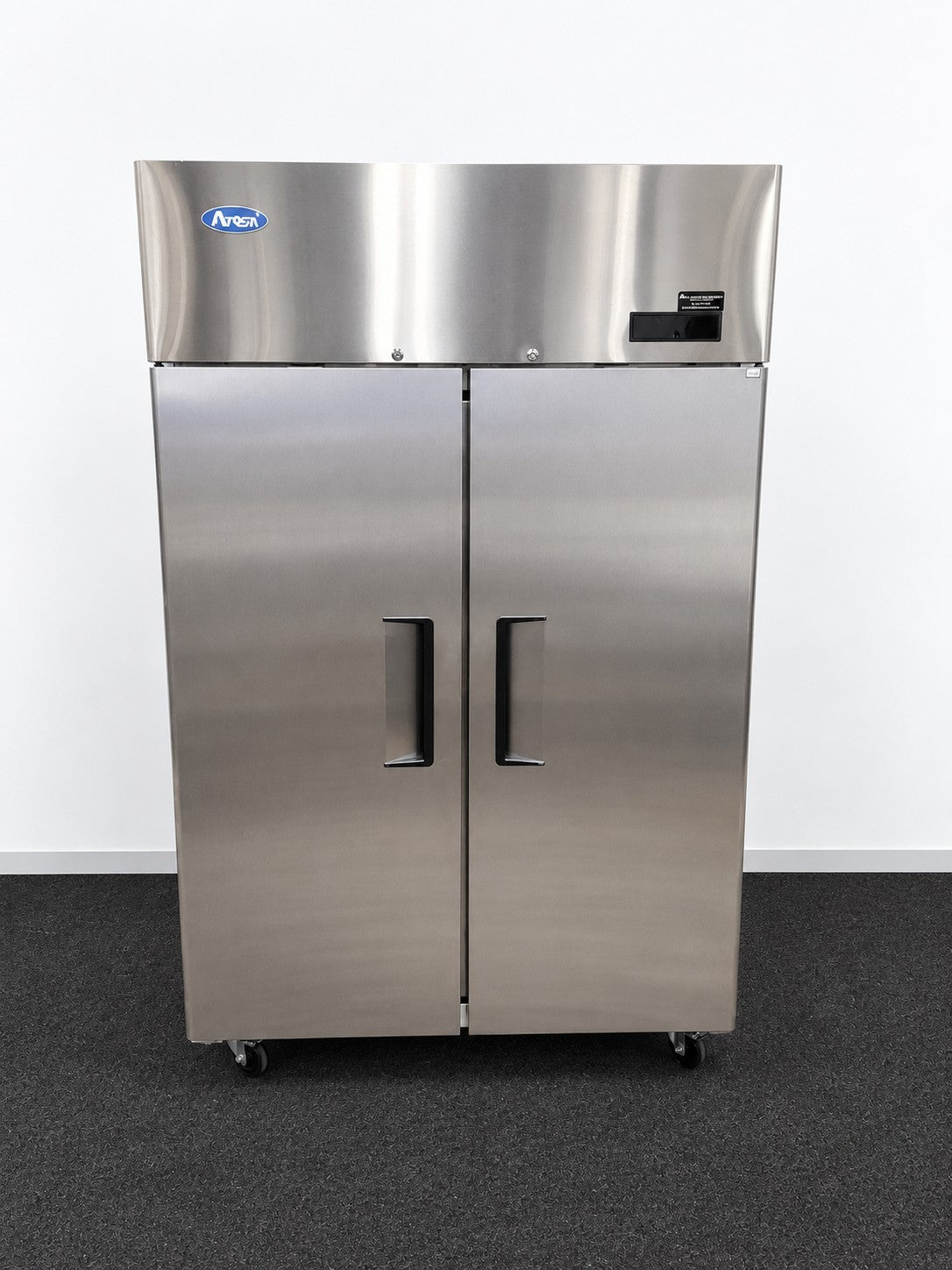 Atosa YBF9219GR Upright Freezer - 934850