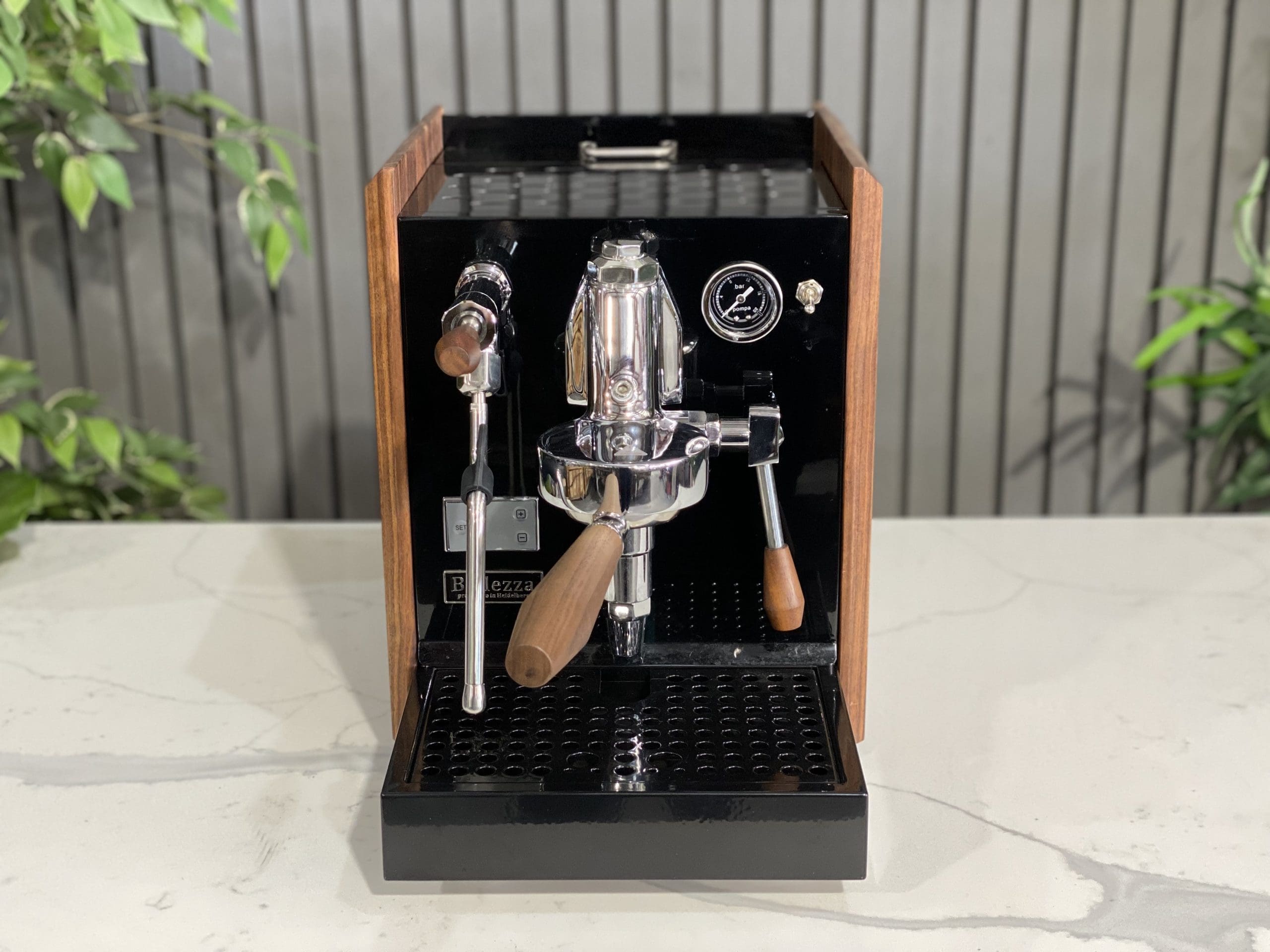 Bellezza Chiara Leva Black - 1 Group Commercial Espresso Machine - Timber