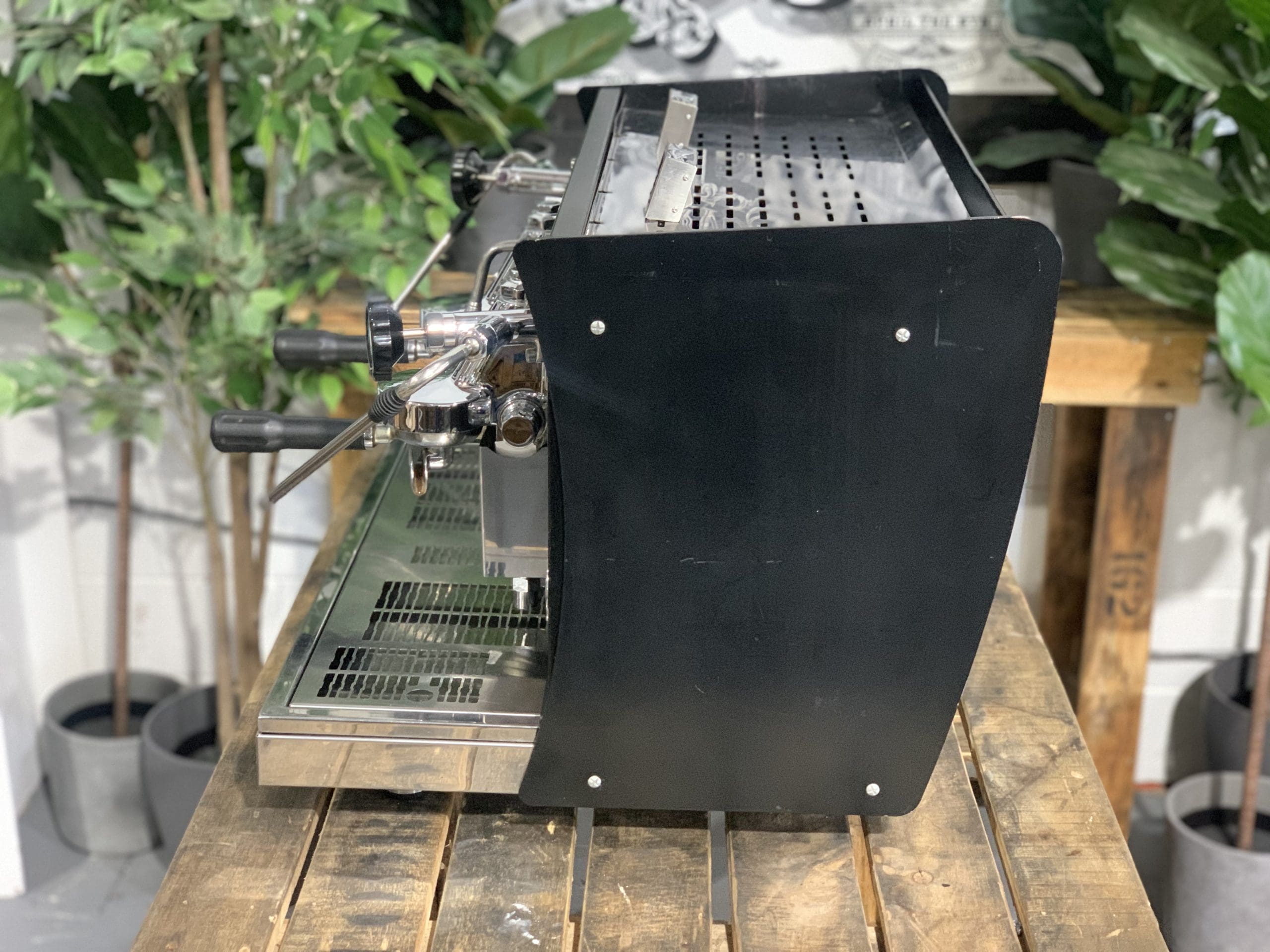 Brugnetti Giulia Manufactum - 2 Group Commercial Espresso Machine - Black