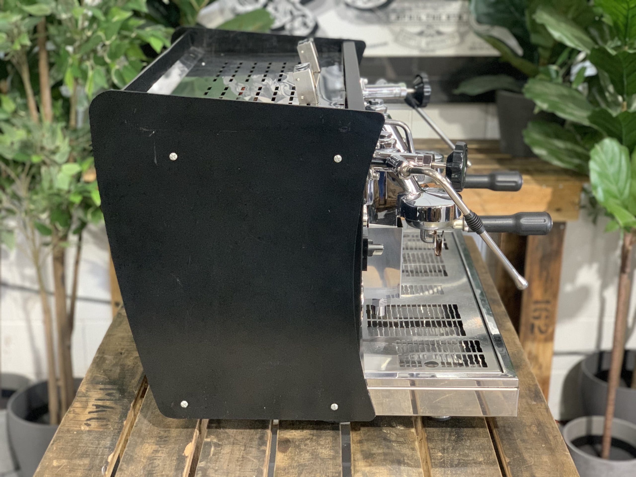 Brugnetti Giulia Manufactum - 2 Group Commercial Espresso Machine - Black