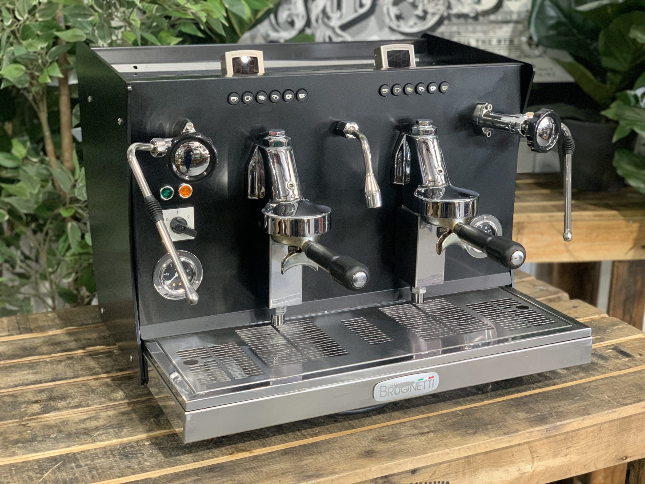 Brugnetti Giulia Manufactum - 2 Group Commercial Espresso Machine - Black