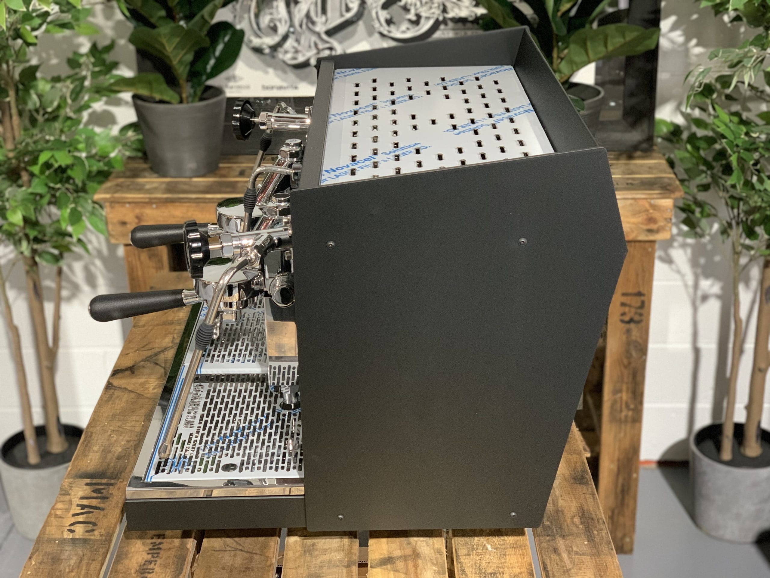 Brugnetti Guilia Manufactum - 2 Group Commercial Espresso Machine - Black