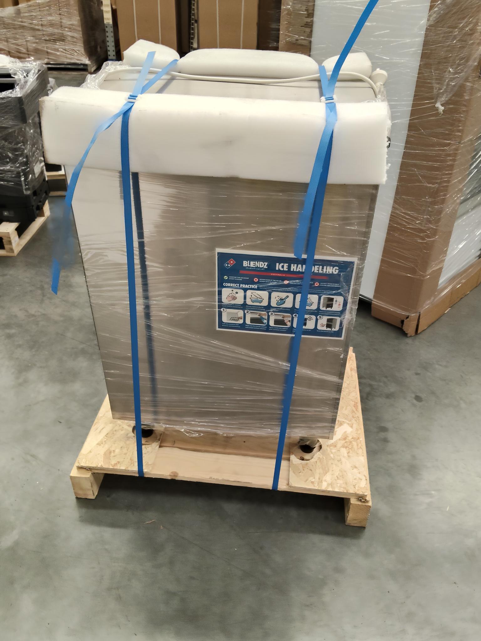 CLEARANCE - Skope Ice Queen IQN90C A Self-Contained Ice Maker - IQN 90 C A-2504001150156
