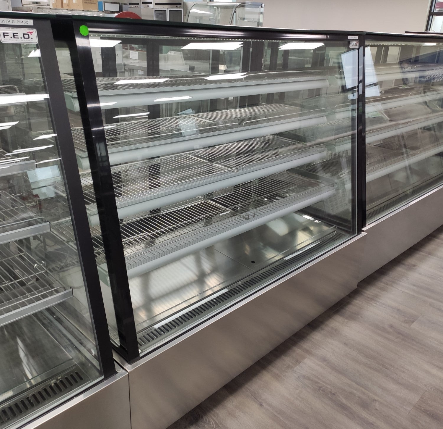 Bonvue Deluxe Chilled Display Cabinet SLP850